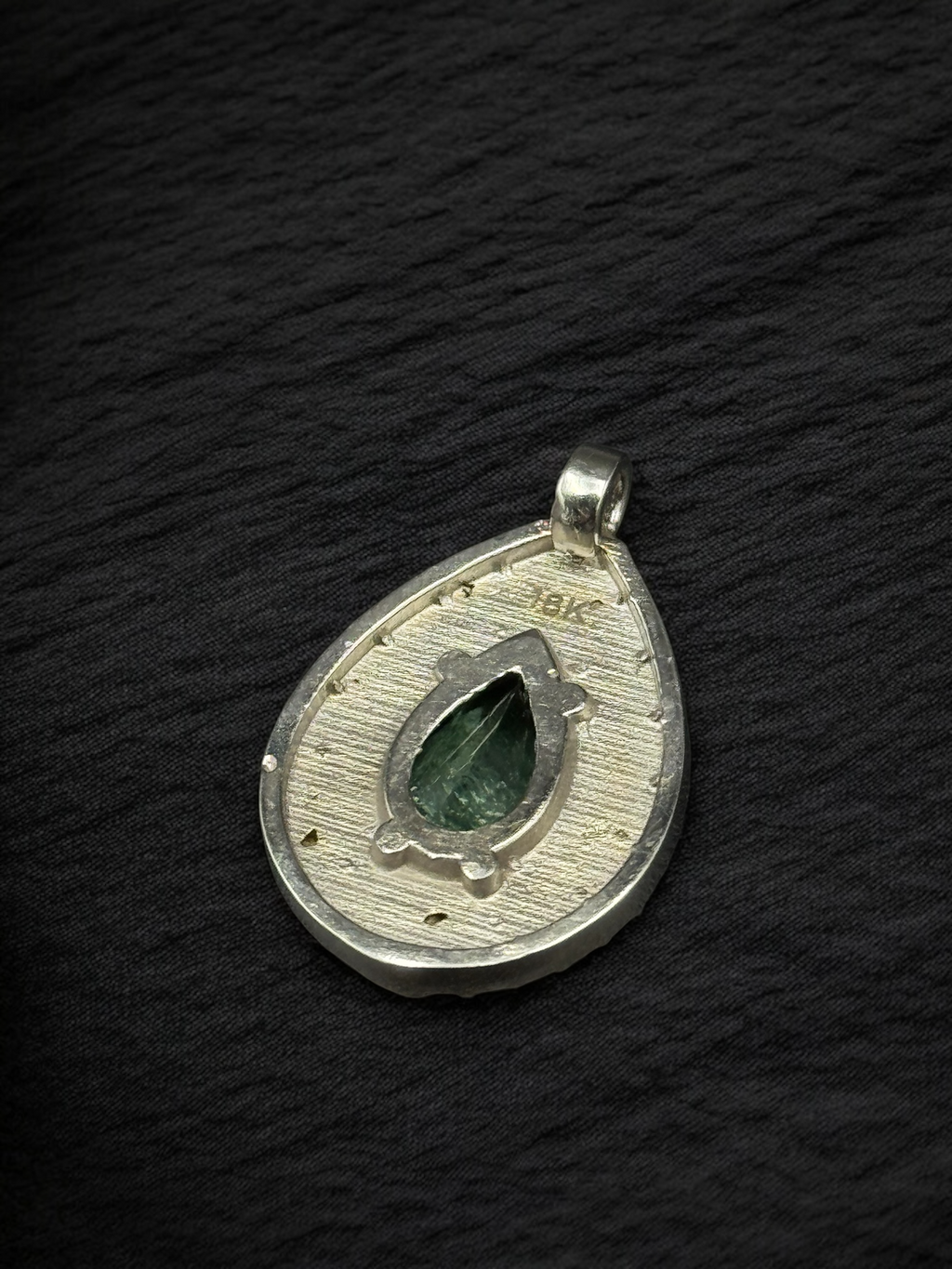 Dije Esmeralda con diamantes en oro