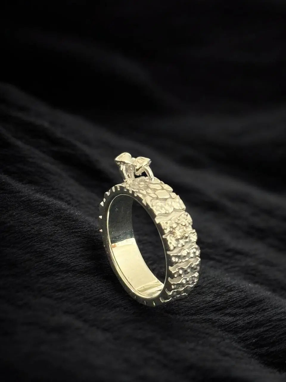 Anillo Brote de agonía — Oro blanco
