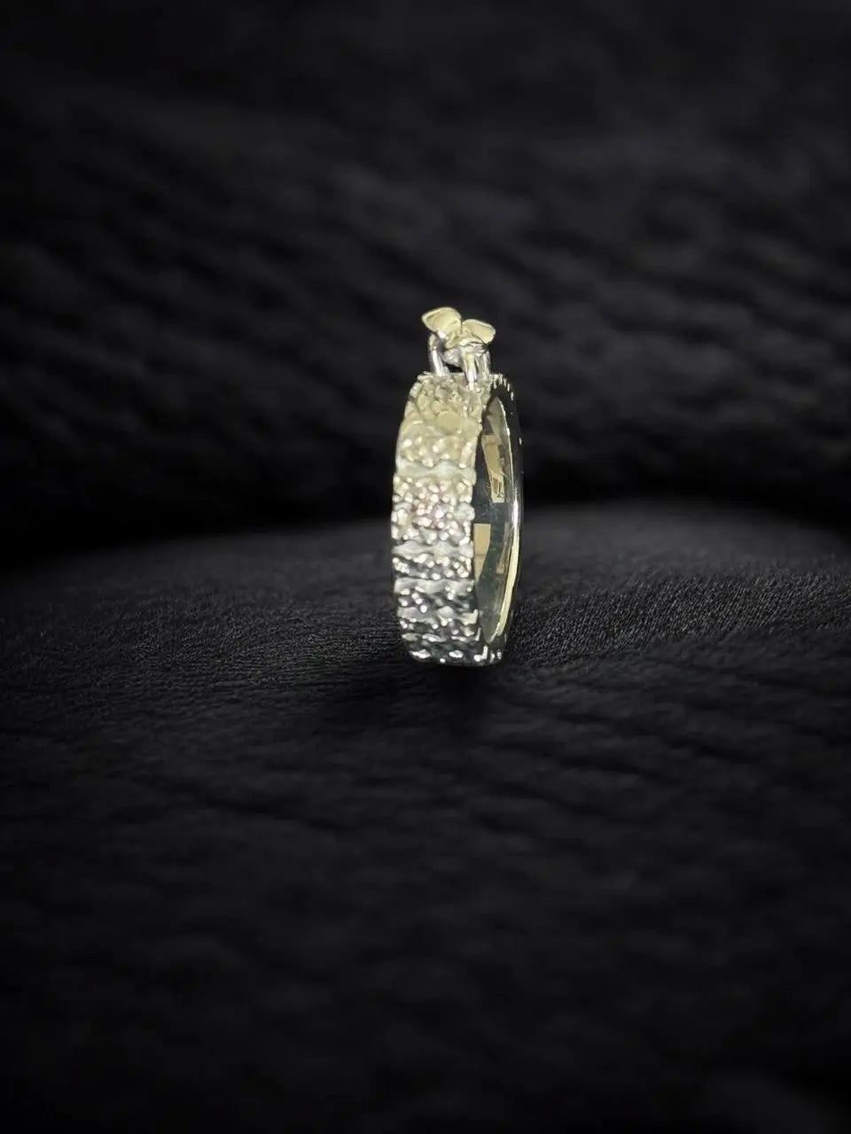 Anillo Brote de agonía — Oro blanco