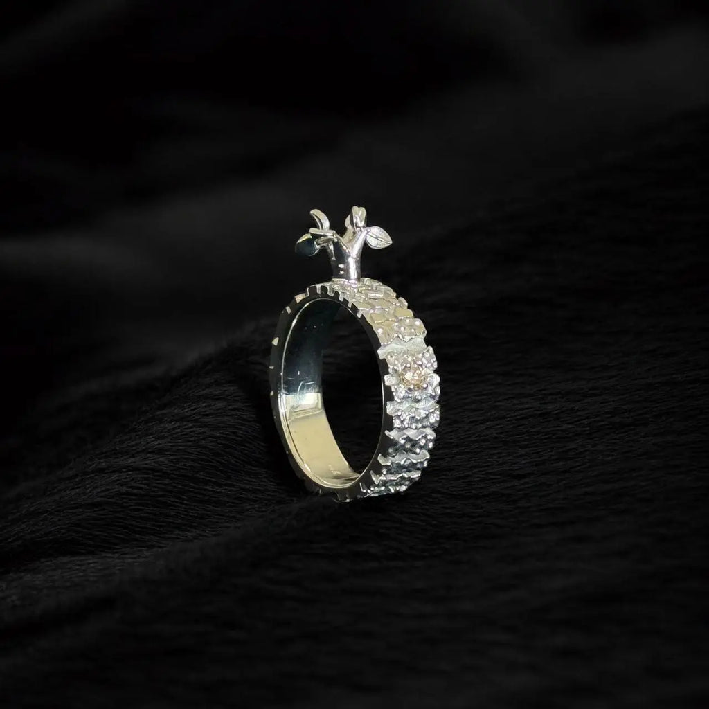 Anillo Brote de herida — Oro blanco