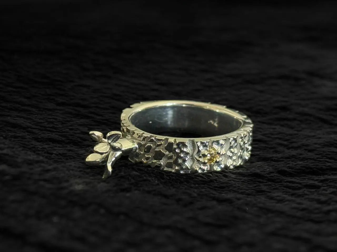 Anillo Brote de herida — Oro blanco