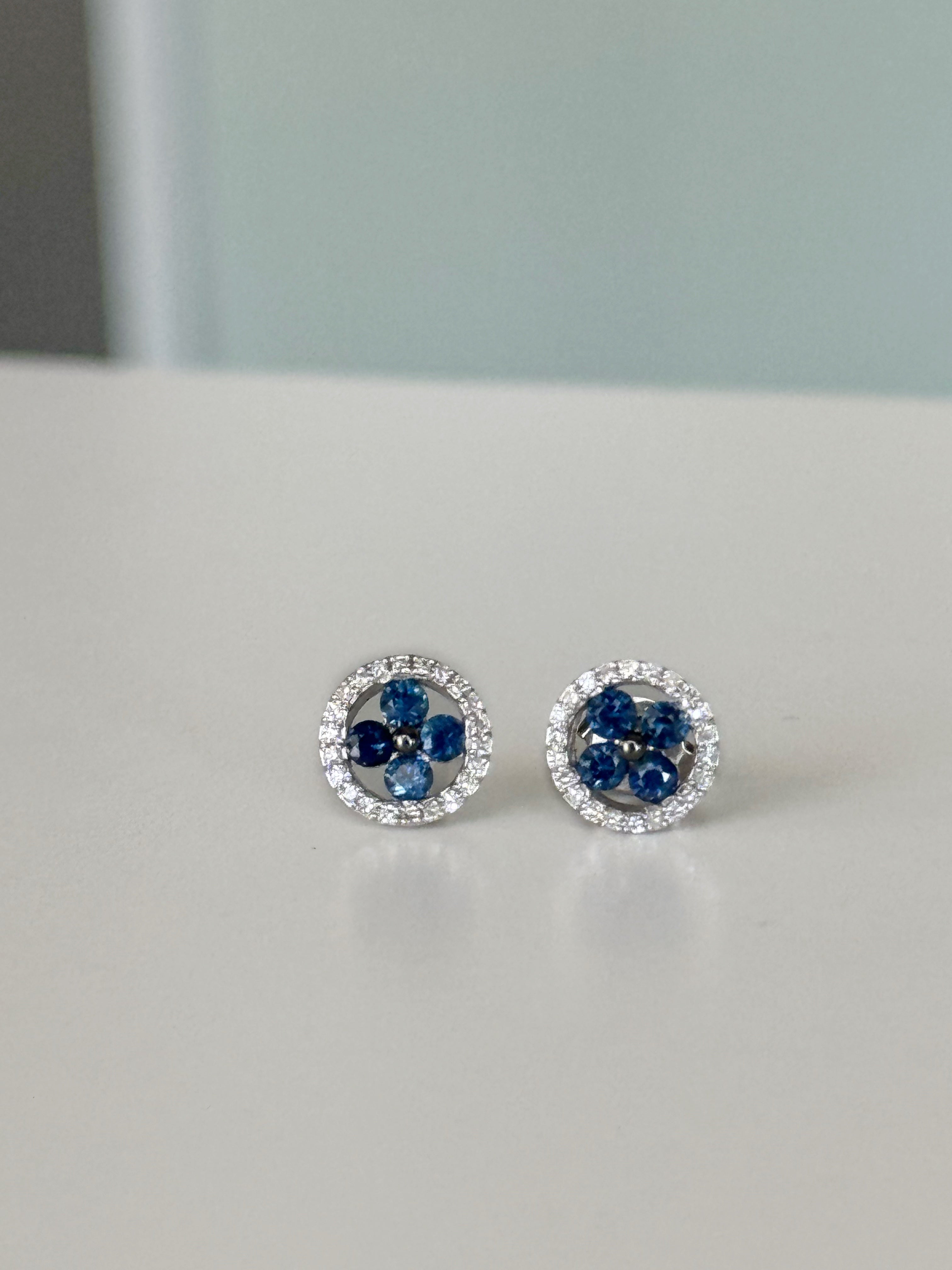 Aretes trébol zafiros y diamantes en oro
