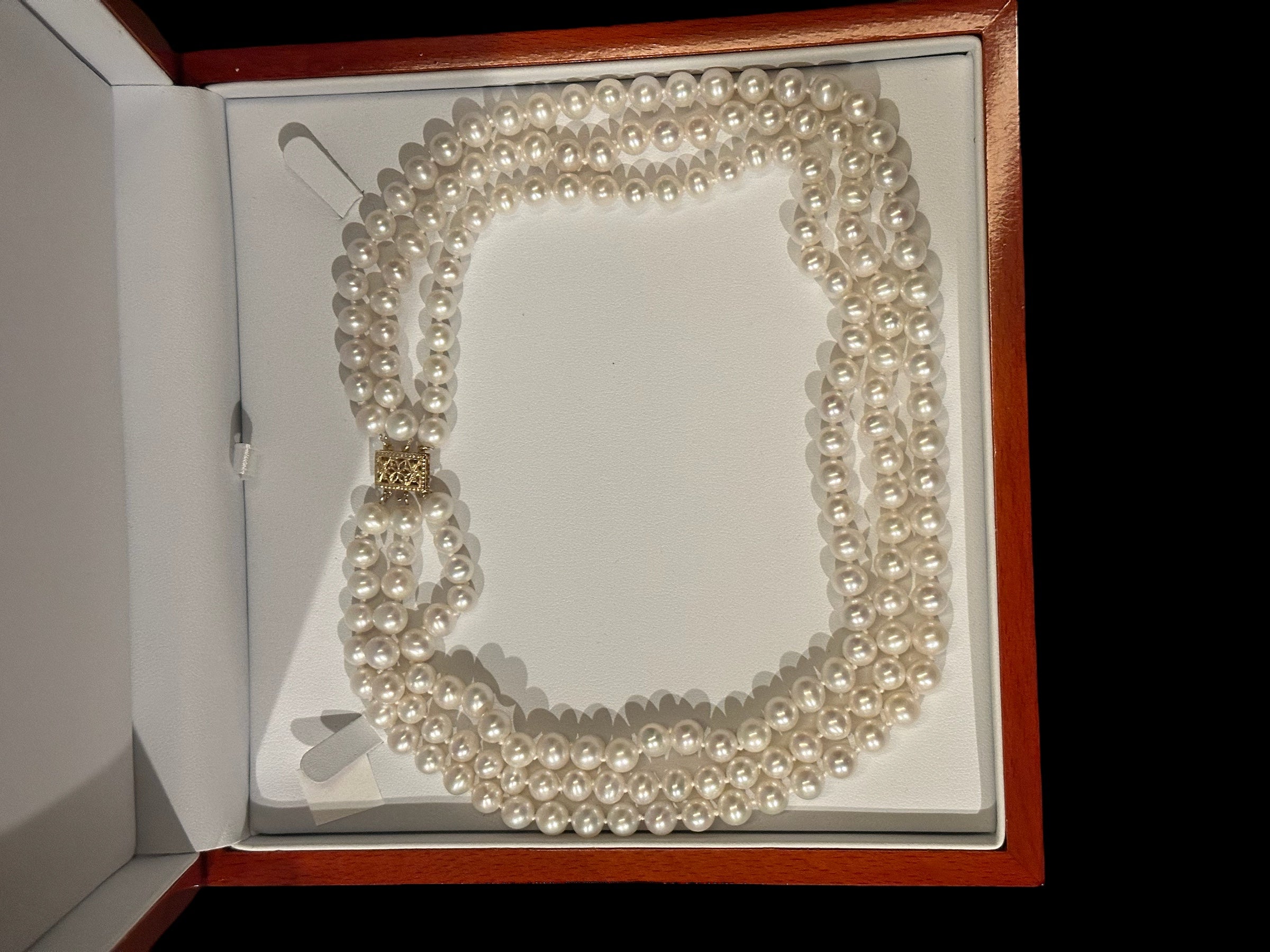 Collar de perlas cultivadas triple vuelta