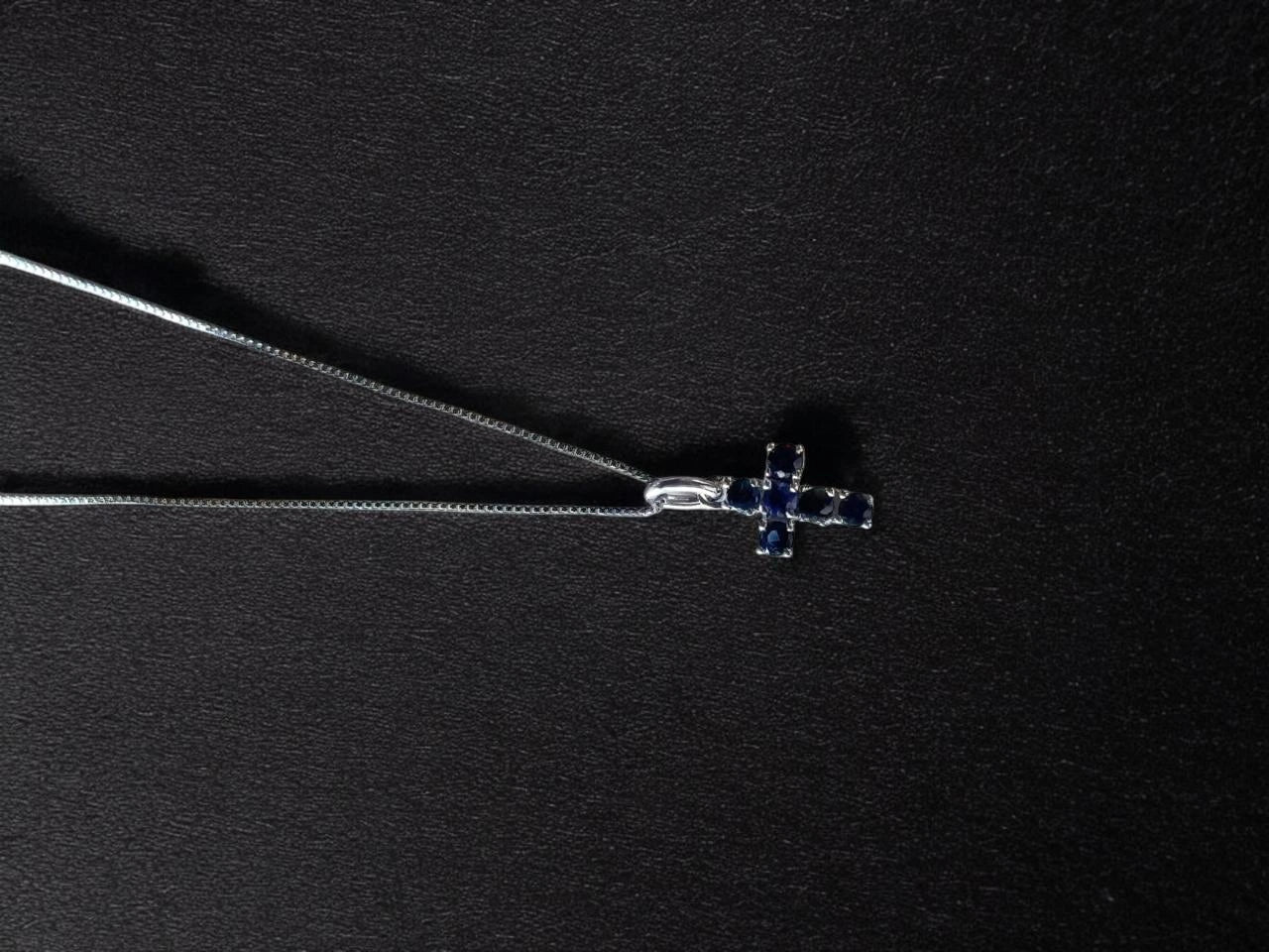Collar de Cruz con Zafiros