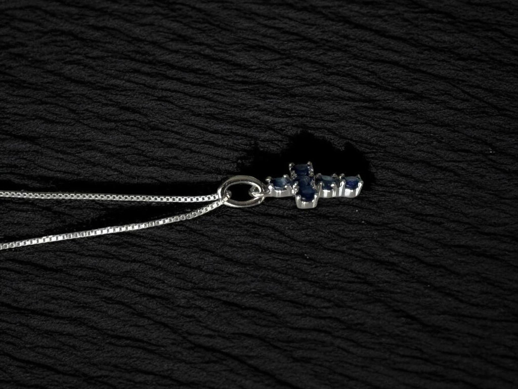 Collar de Cruz con Zafiros