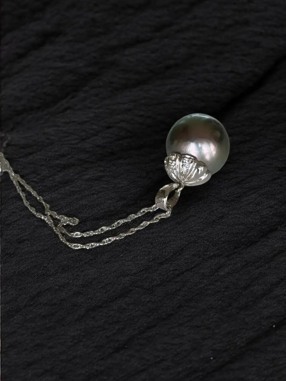 Collar Perla Tahití con diamantes en oro