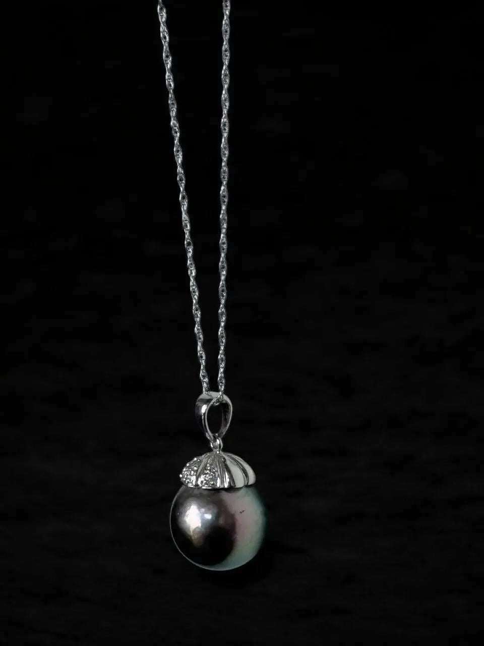 Collar Perla Tahití con diamantes en oro