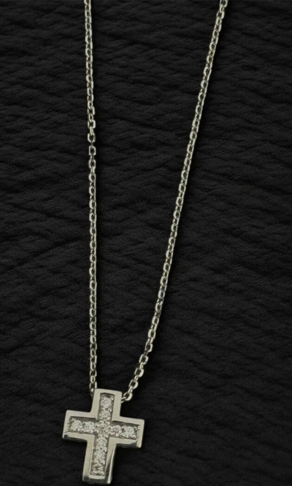 Collar de Cruz con Diamantes