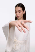 Anillo esmeraldas con diamantes en oro blanco