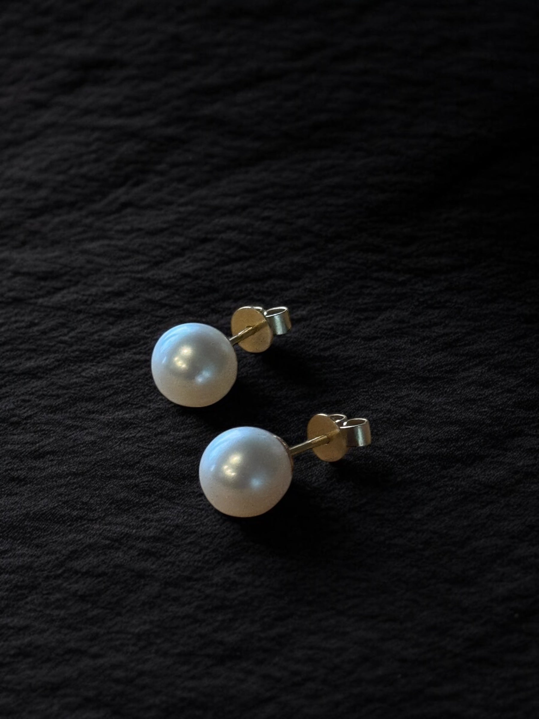 Aretes solitarios perla en oro