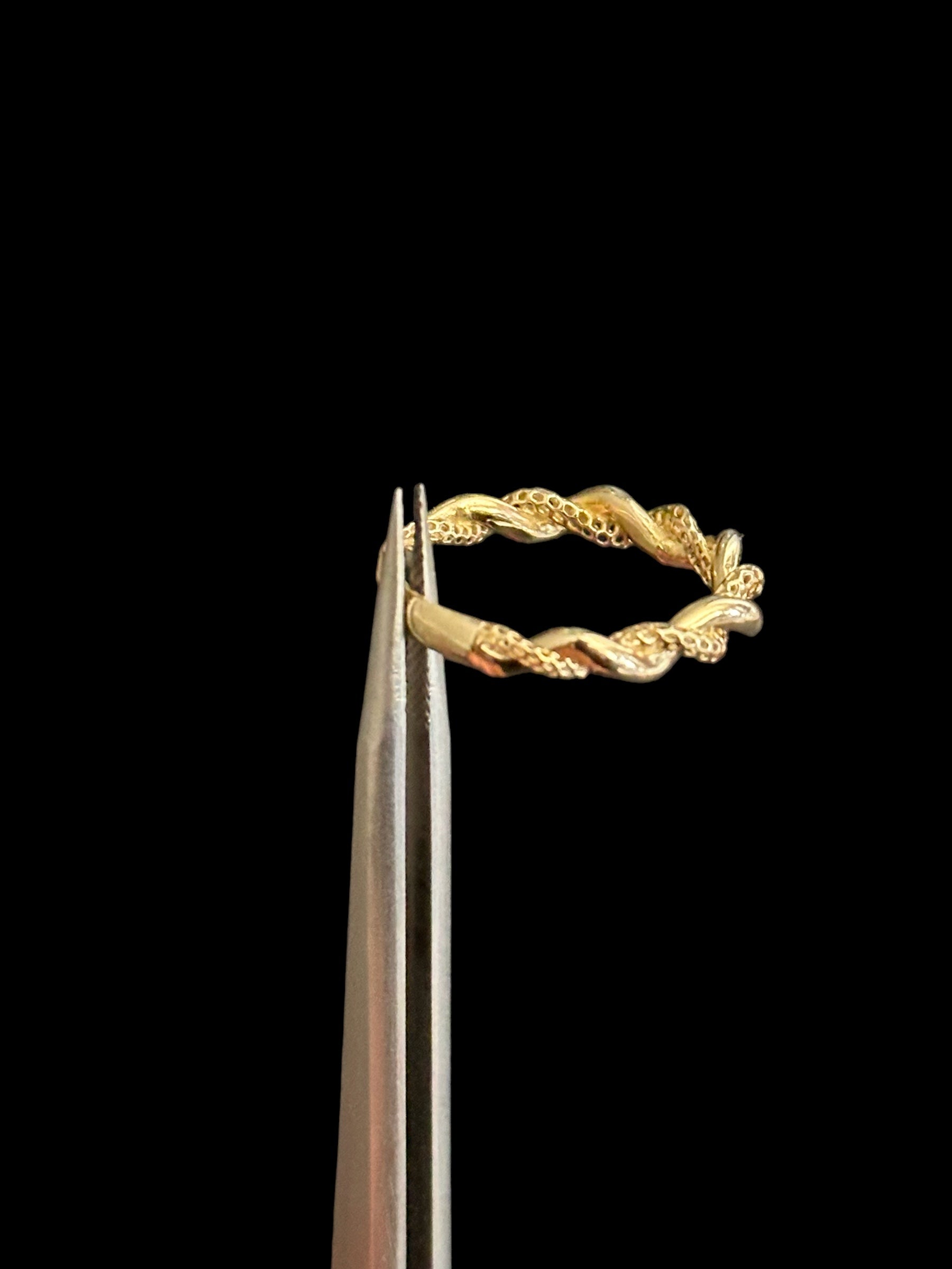 Anillo de oro trenzado