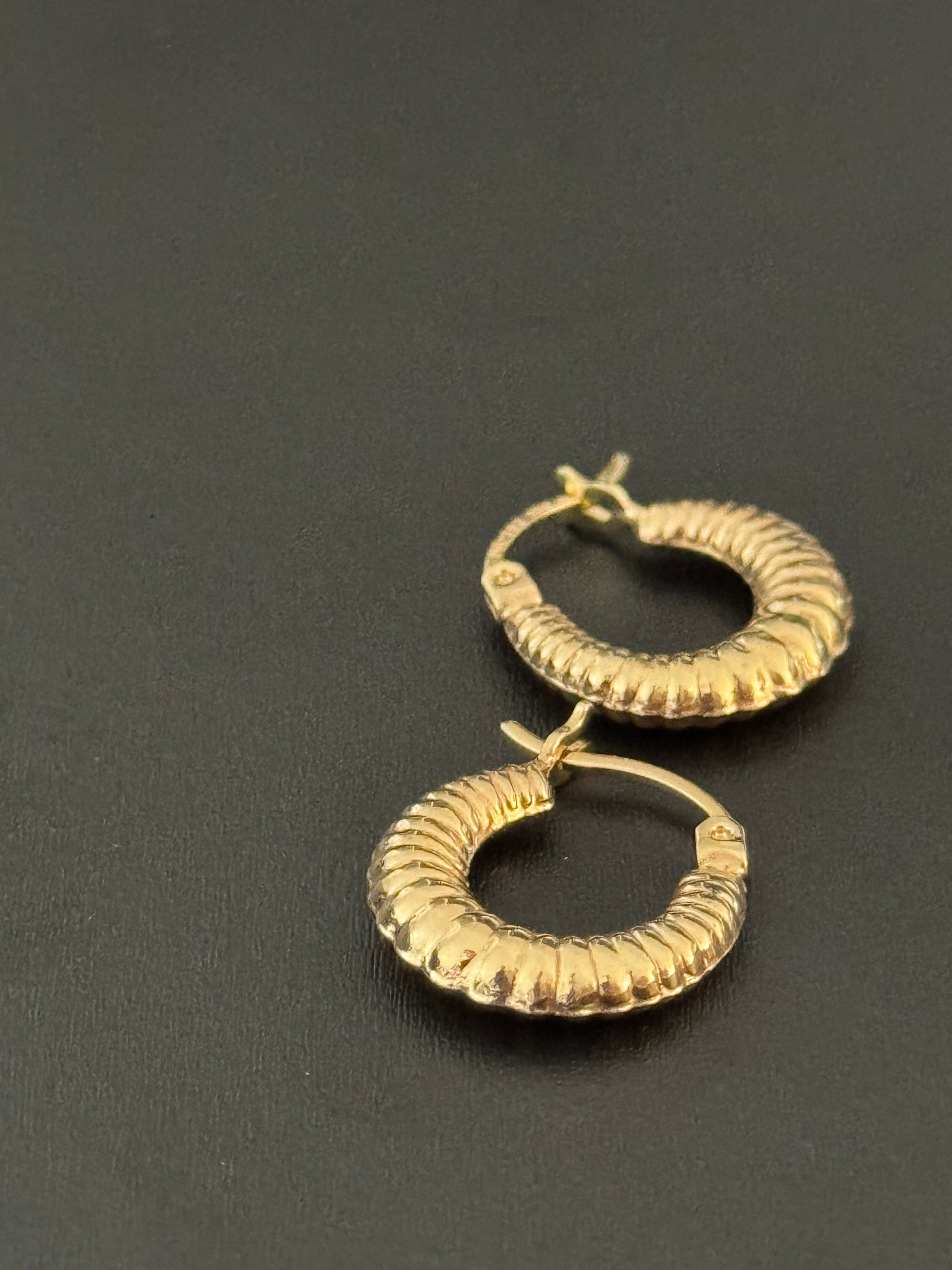 Arracadas conntextura en oro