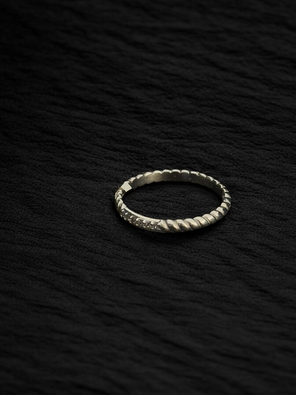 Anillo oro blanco simple