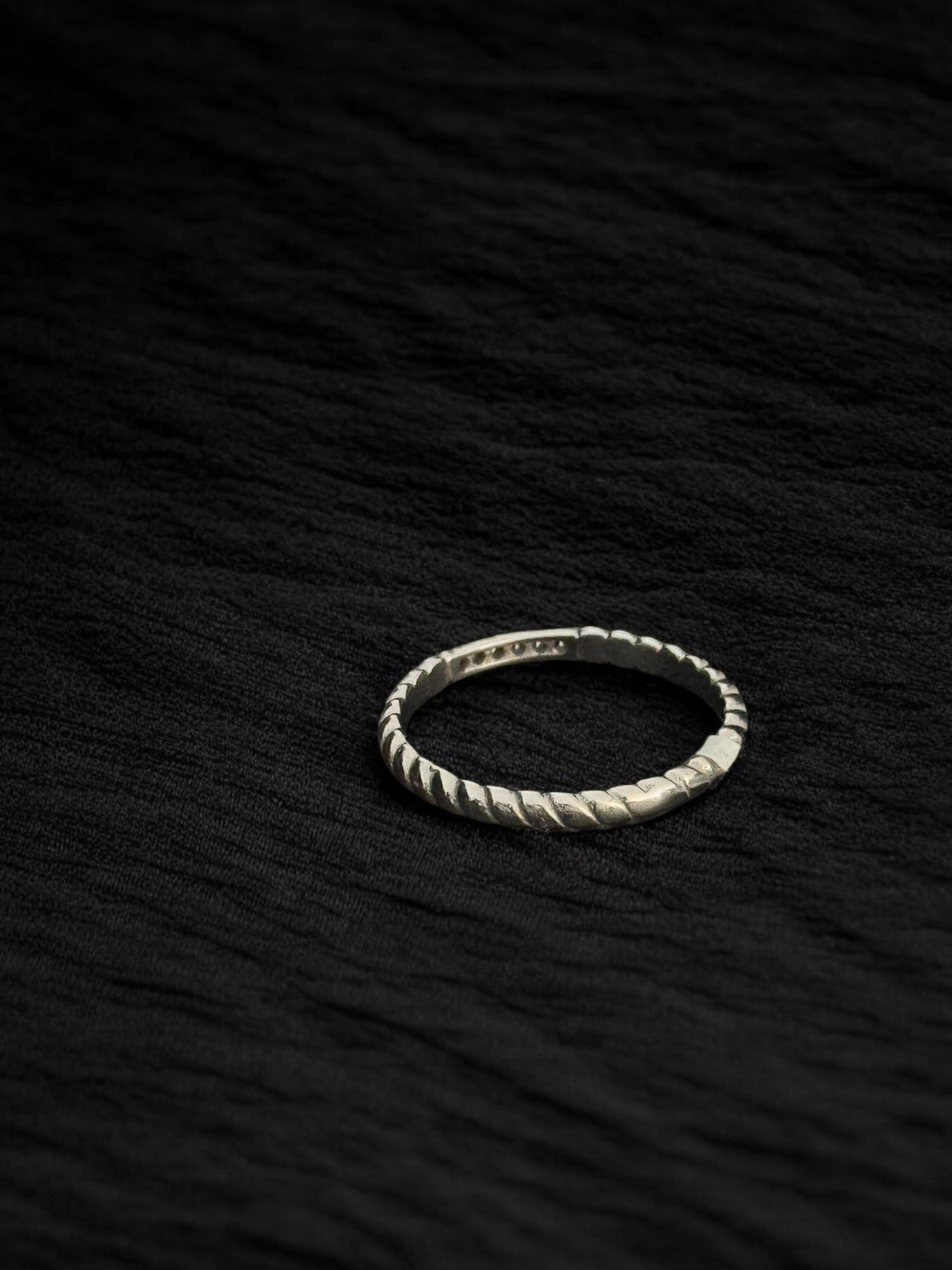 Anillo oro blanco simple