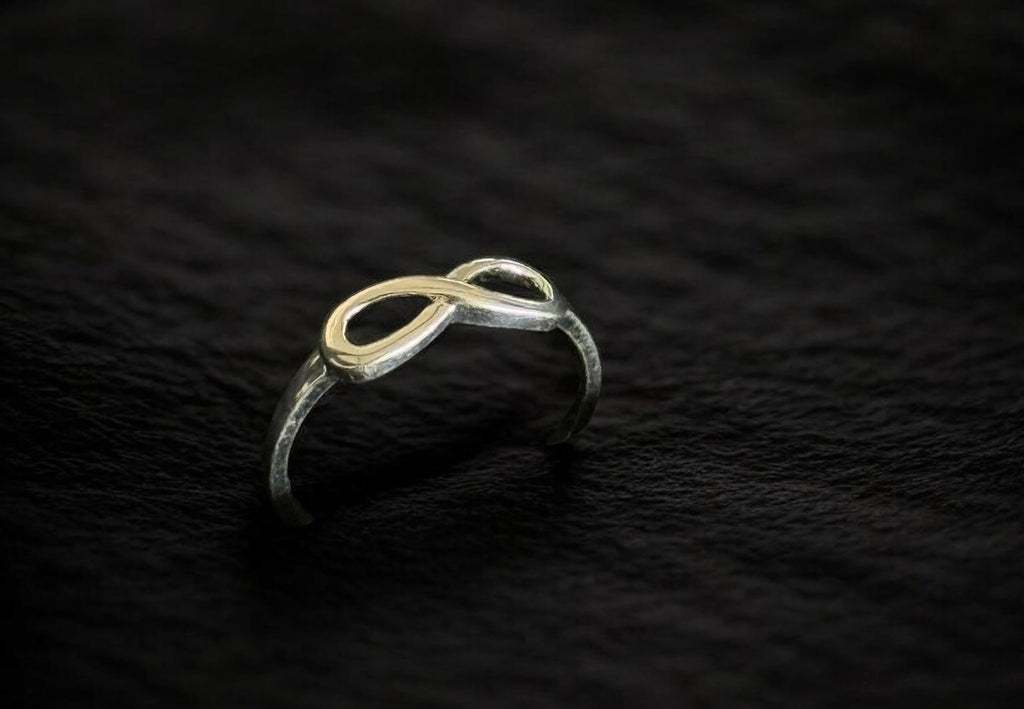 Anillo infinito oro blanco