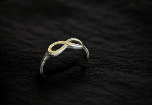 Anillo infinito oro blanco
