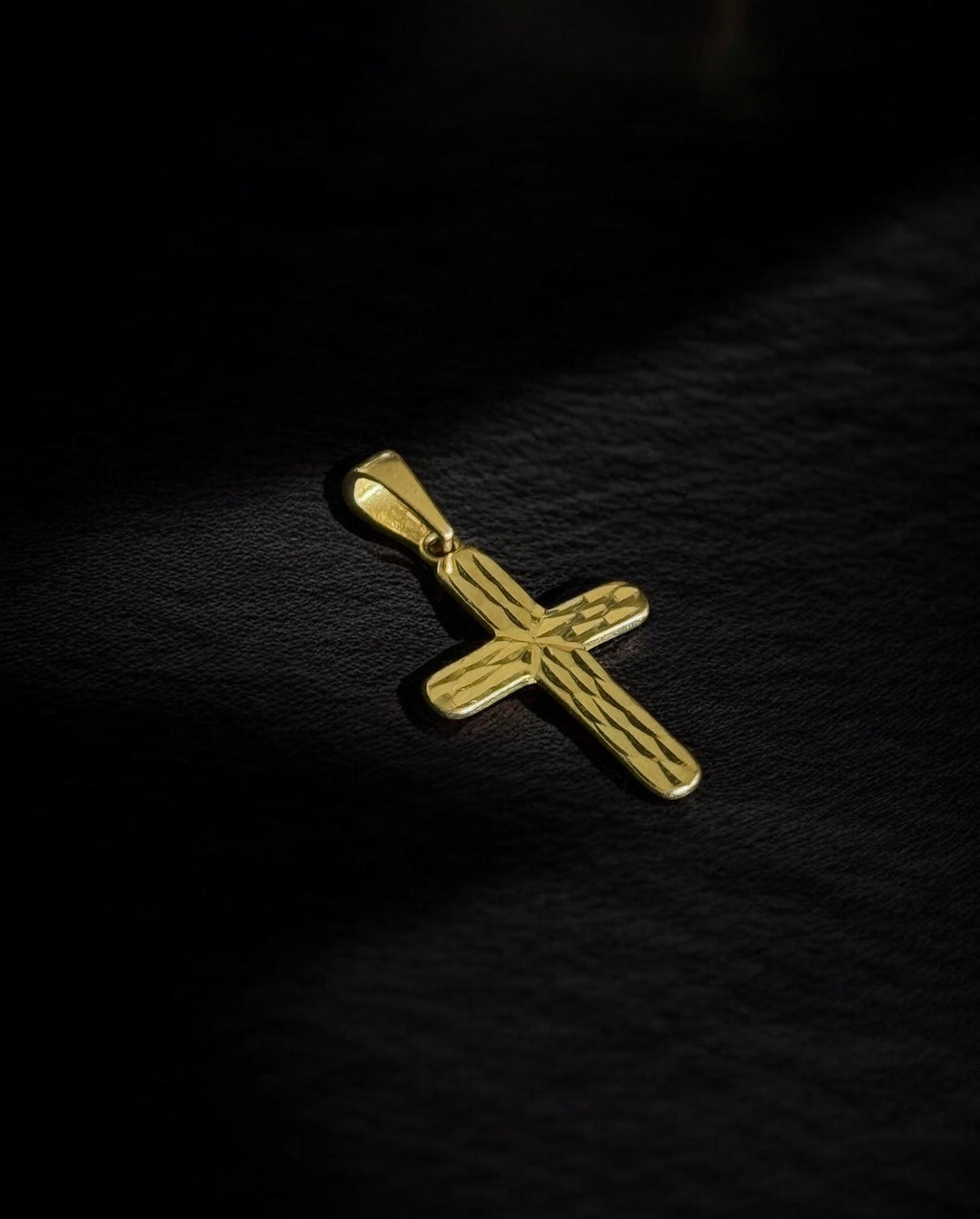 Cruz oro martillada