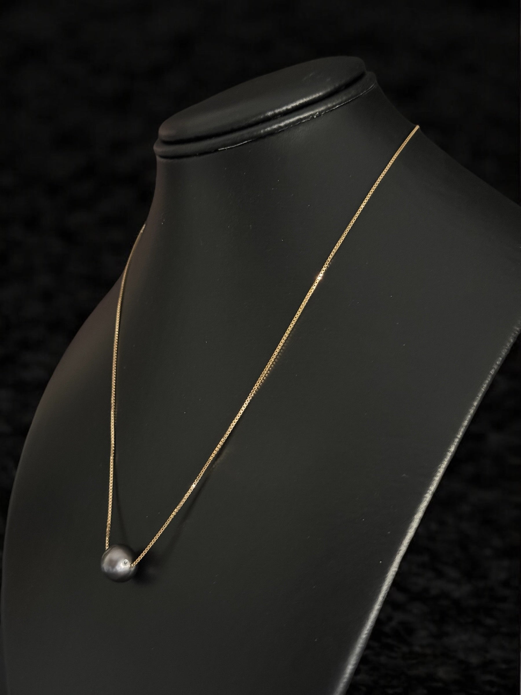 Collar con perla tahitiana en oro