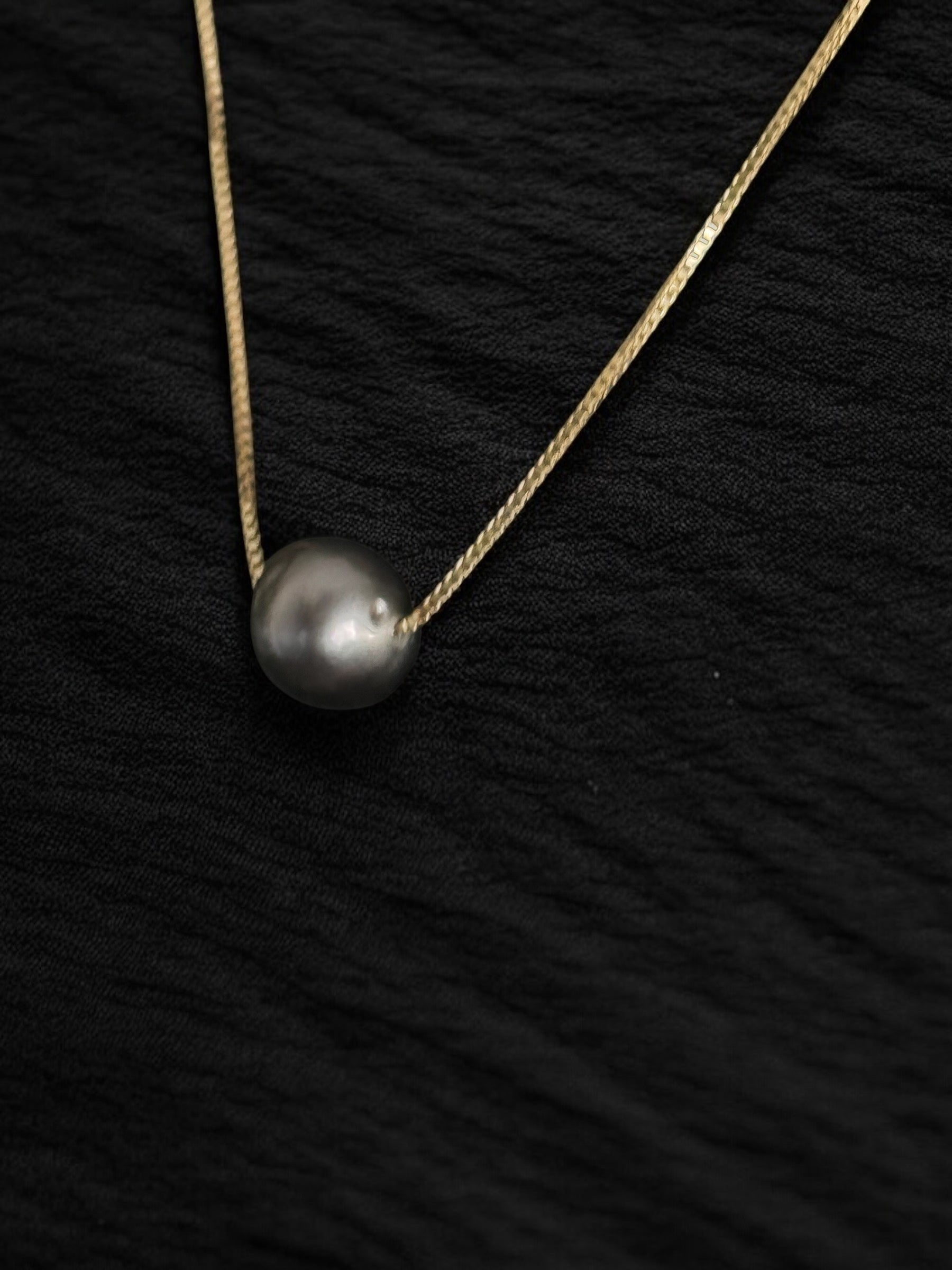 Collar con perla tahitiana en oro