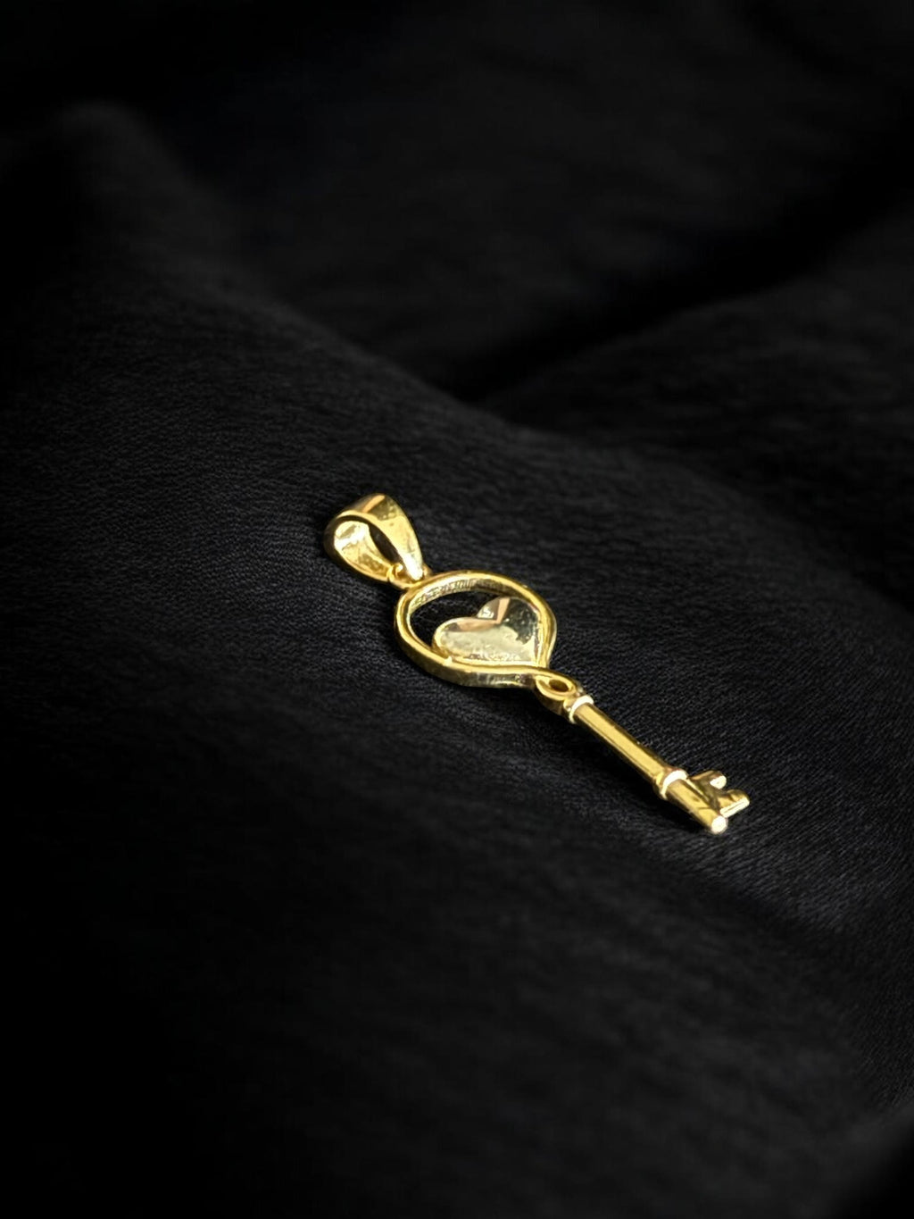 Dije llave oro blanco y amarillo