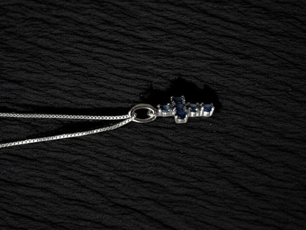 Collar cruz zafiros en oro