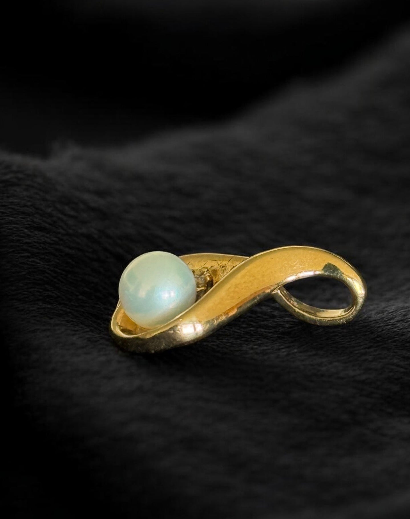 Dije perla con diamante en oro