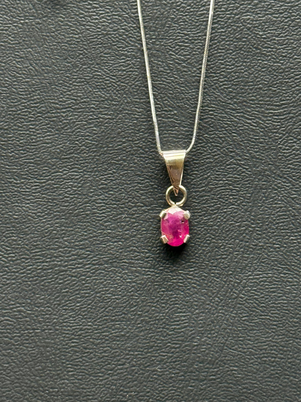 Collar rubí en oro