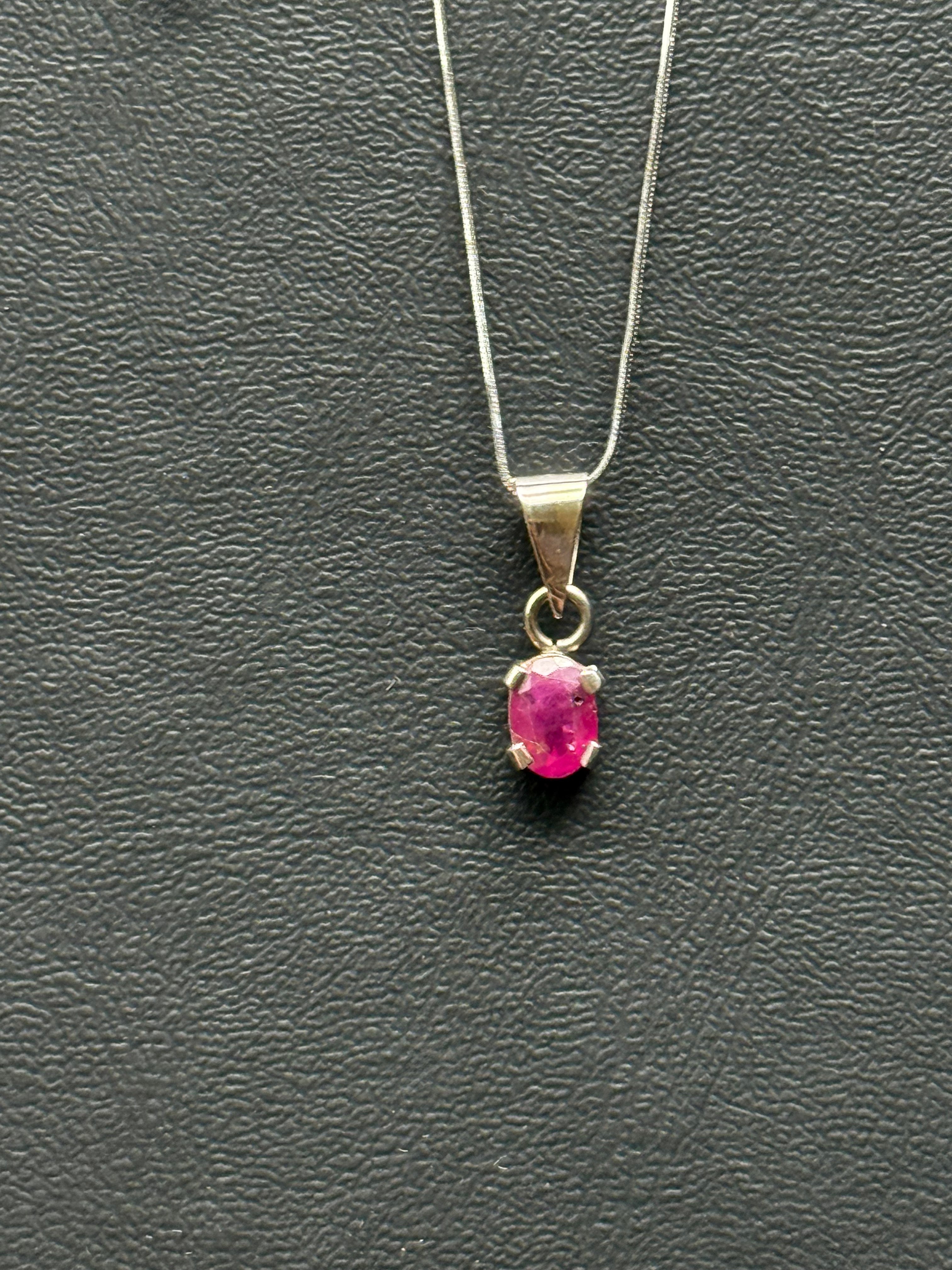 Collar rubí en oro