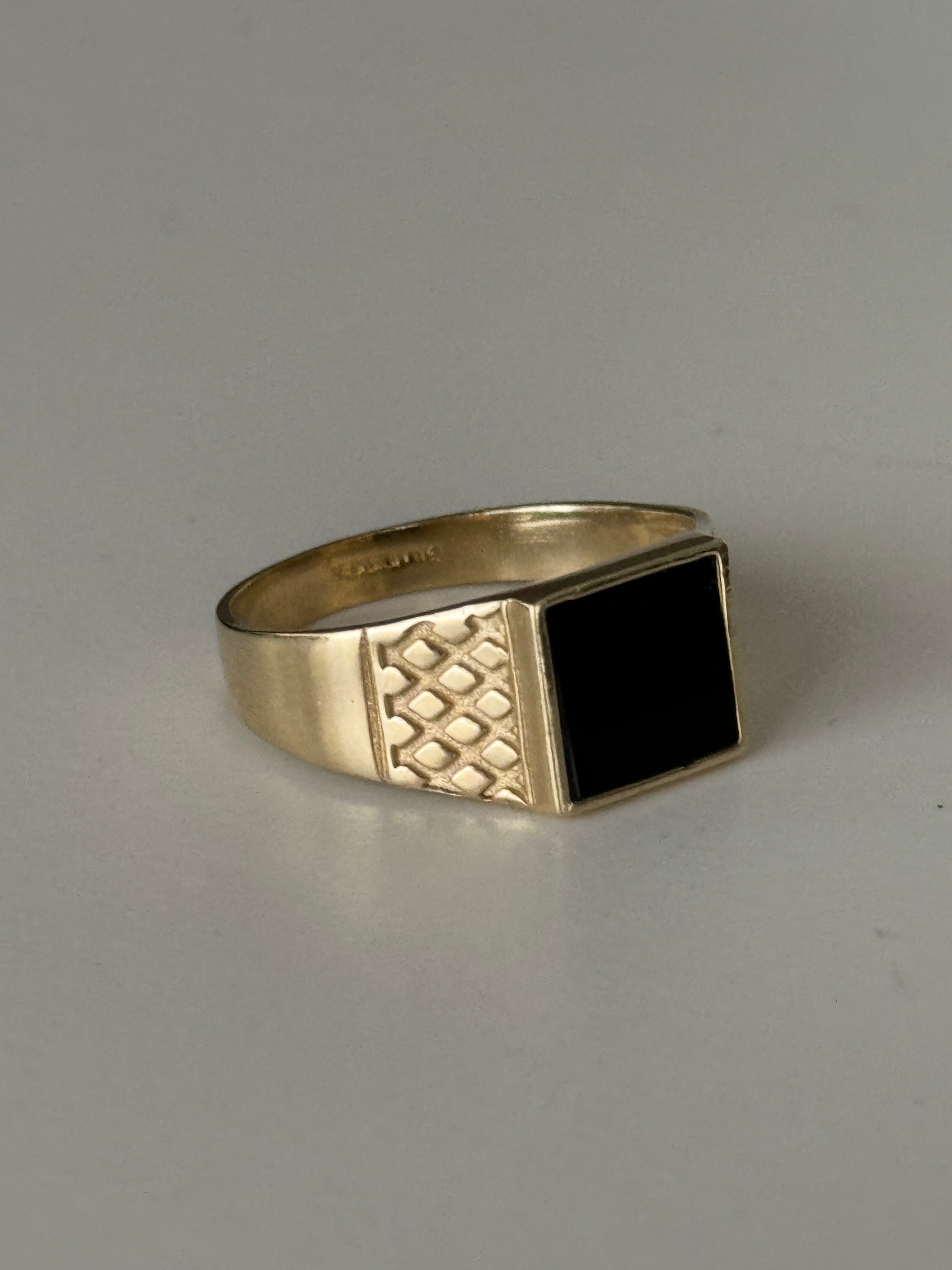 Anillo oro caballero con resina negra