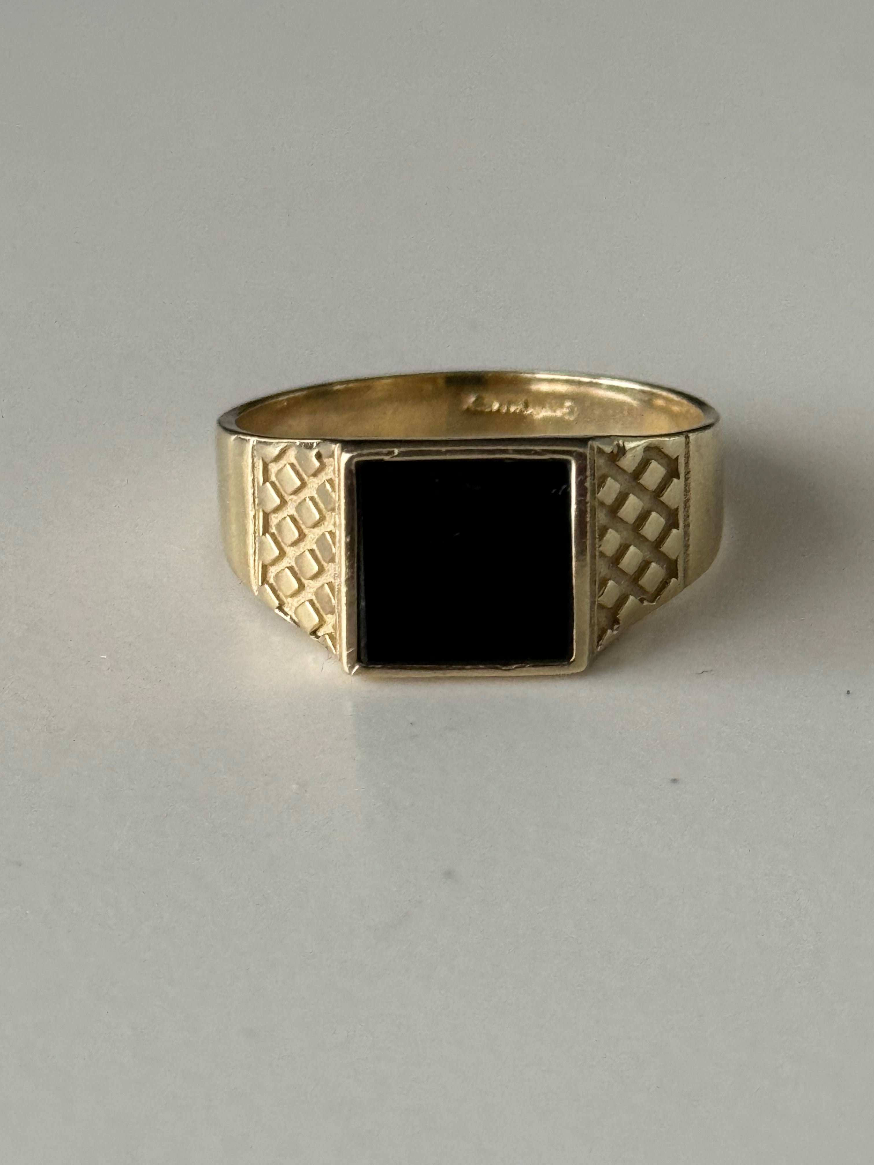 Anillo oro caballero con resina negra