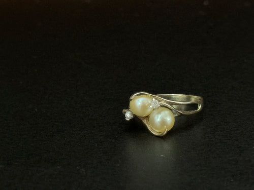 Anillo perlas con diamantes