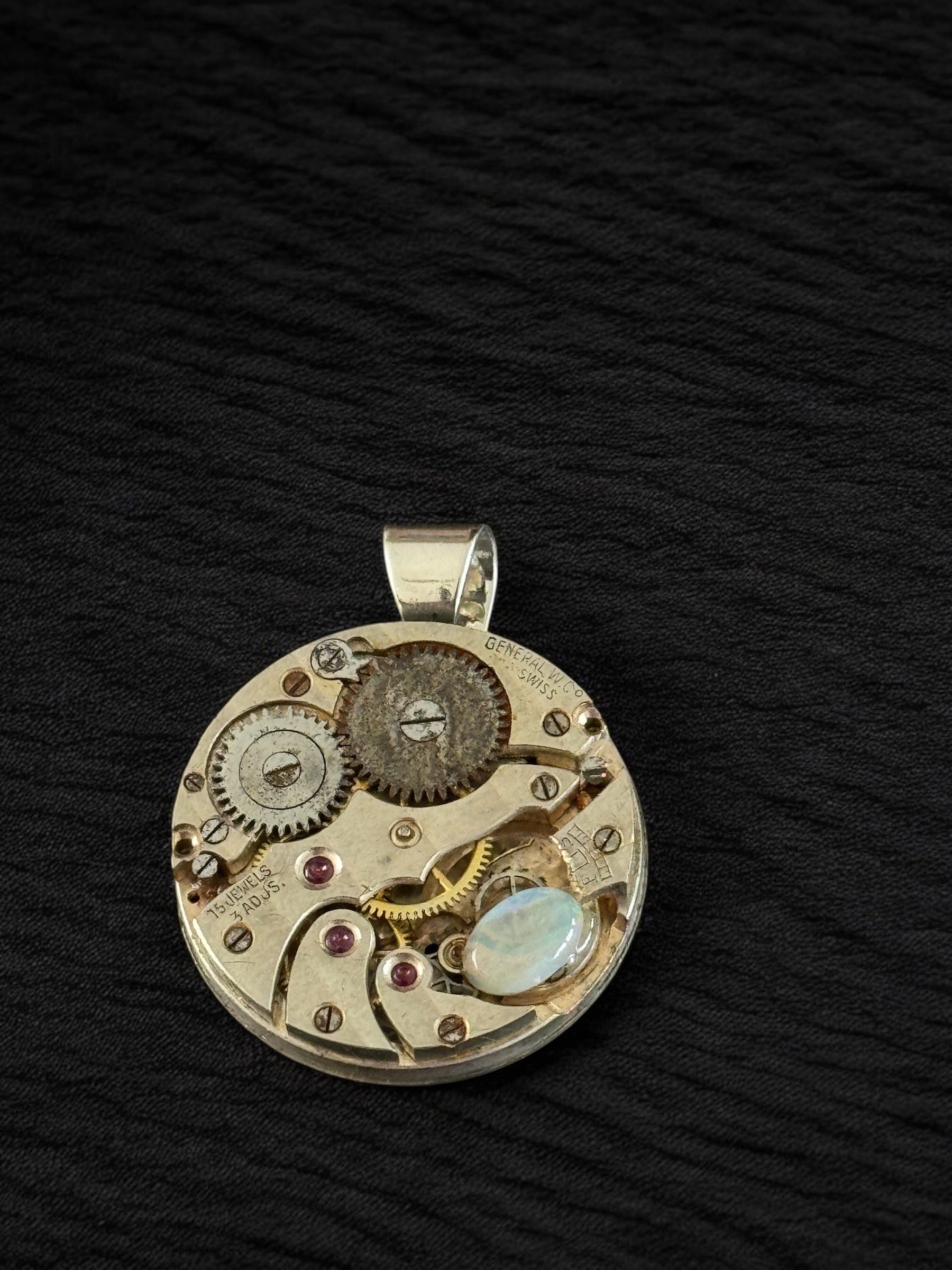 Dije reloj Ópalo australiano