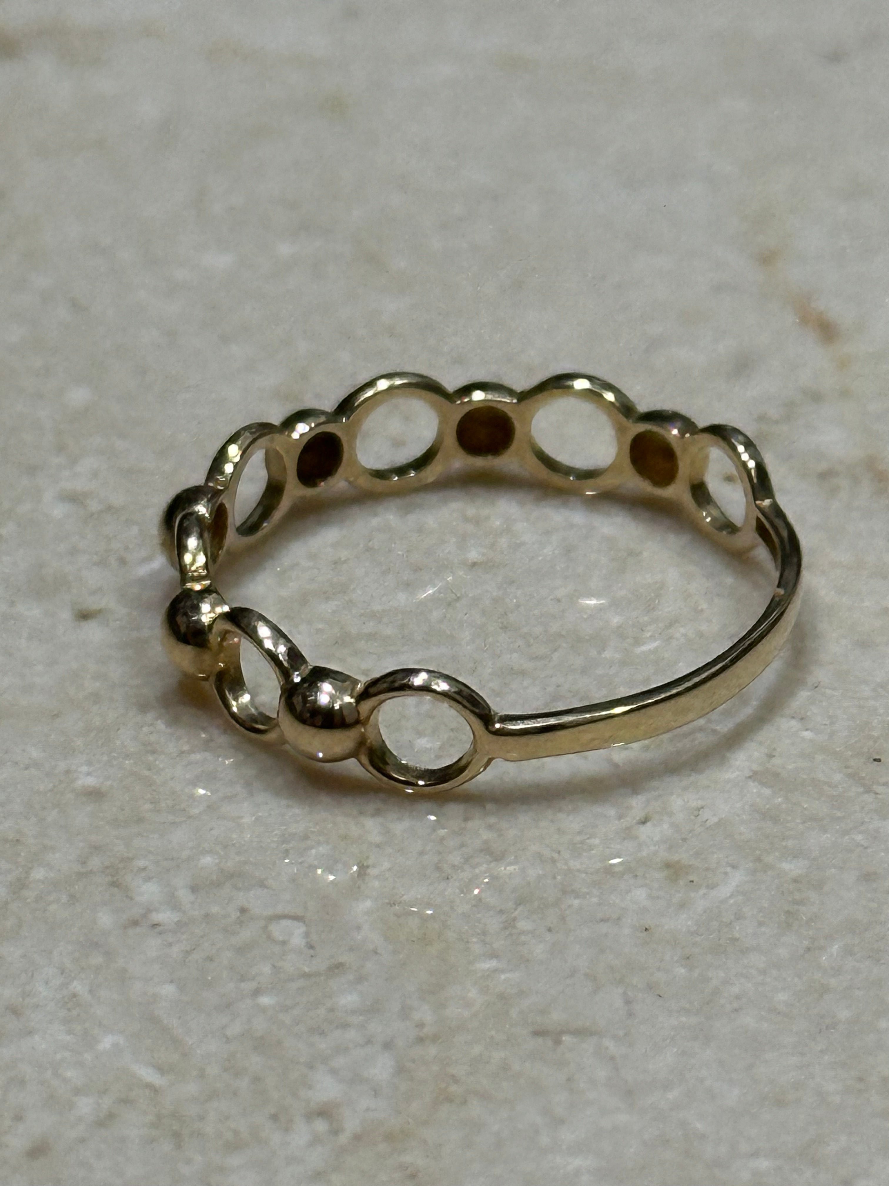Anillo simple con aros