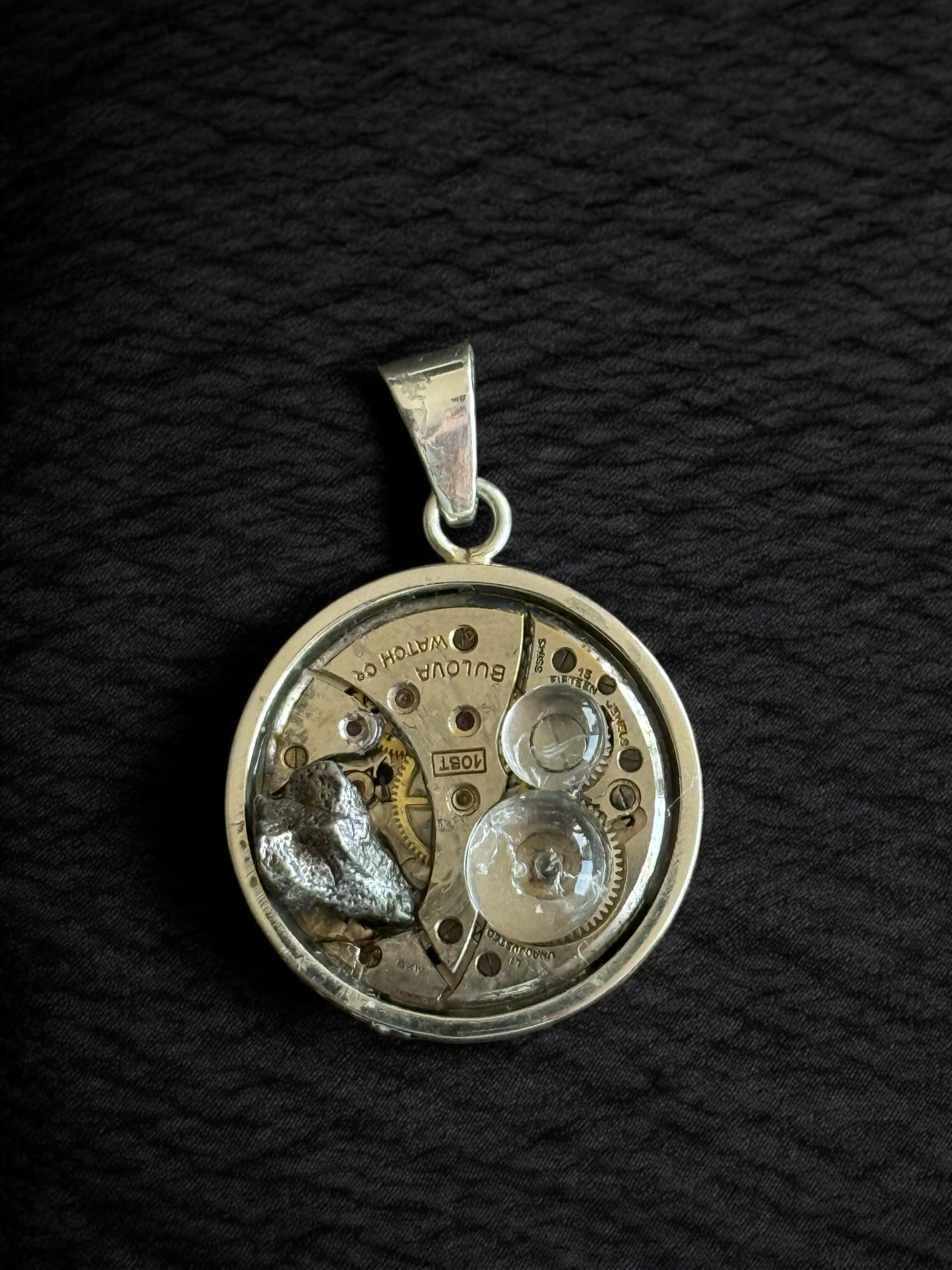 Dije reloj meteoro y  ópalos iolita