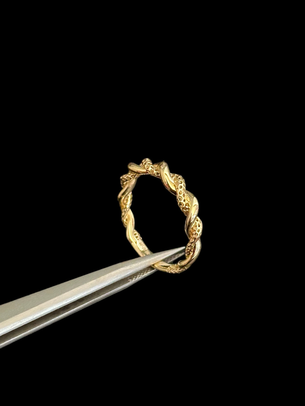 Anillo de oro trenzado