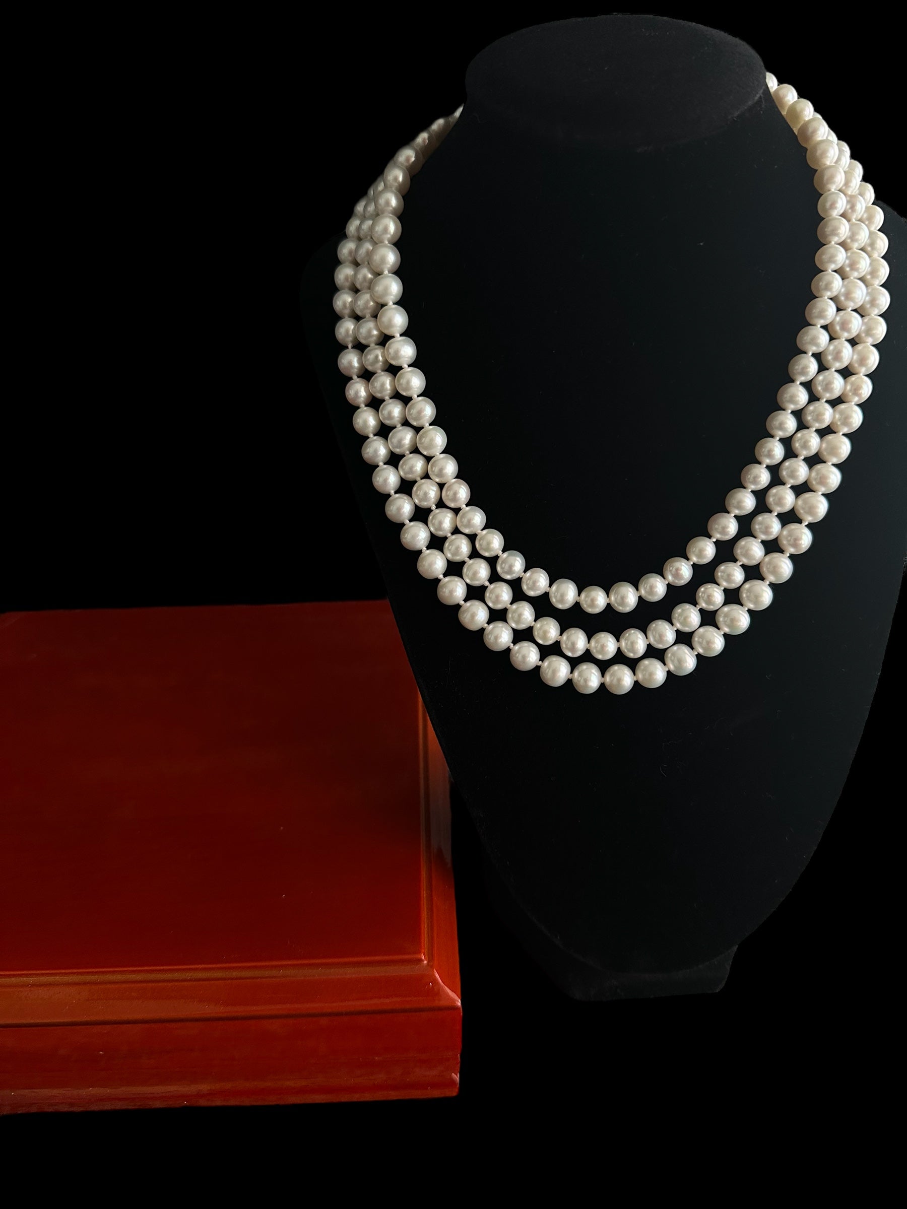 Collar de perlas cultivadas triple vuelta