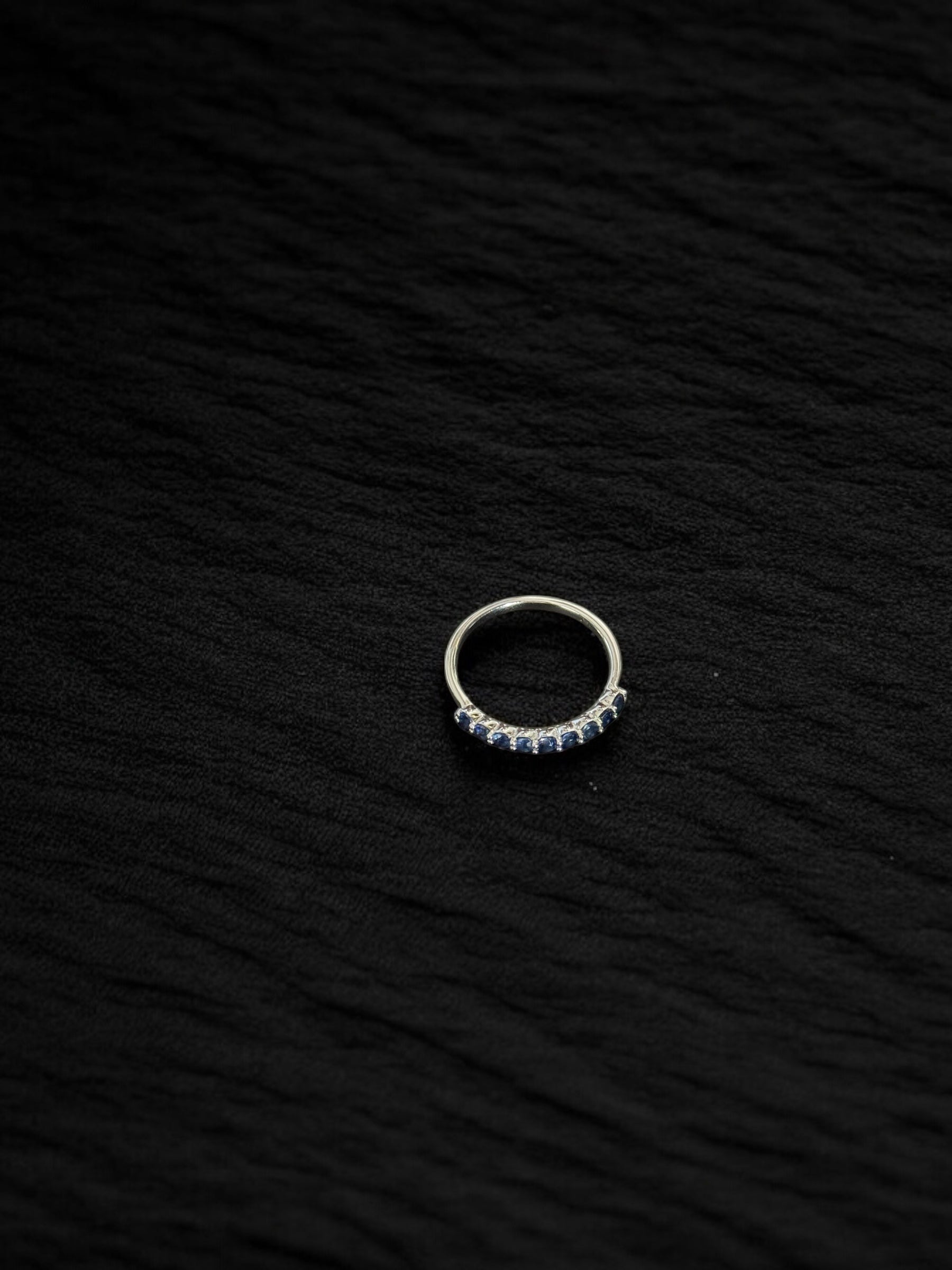 Anillo oro con zafiros