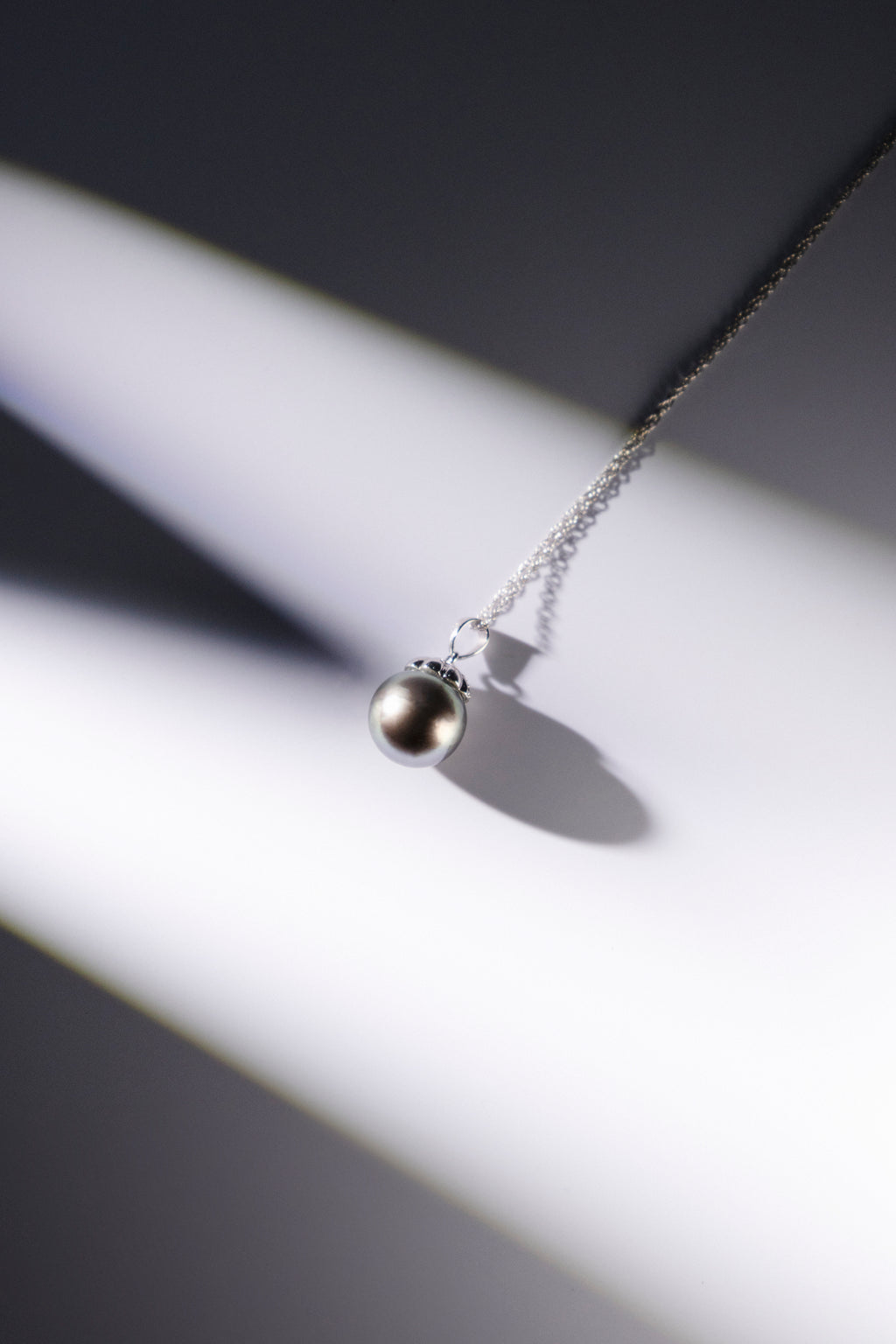 Collar Perla Tahití con diamantes en oro