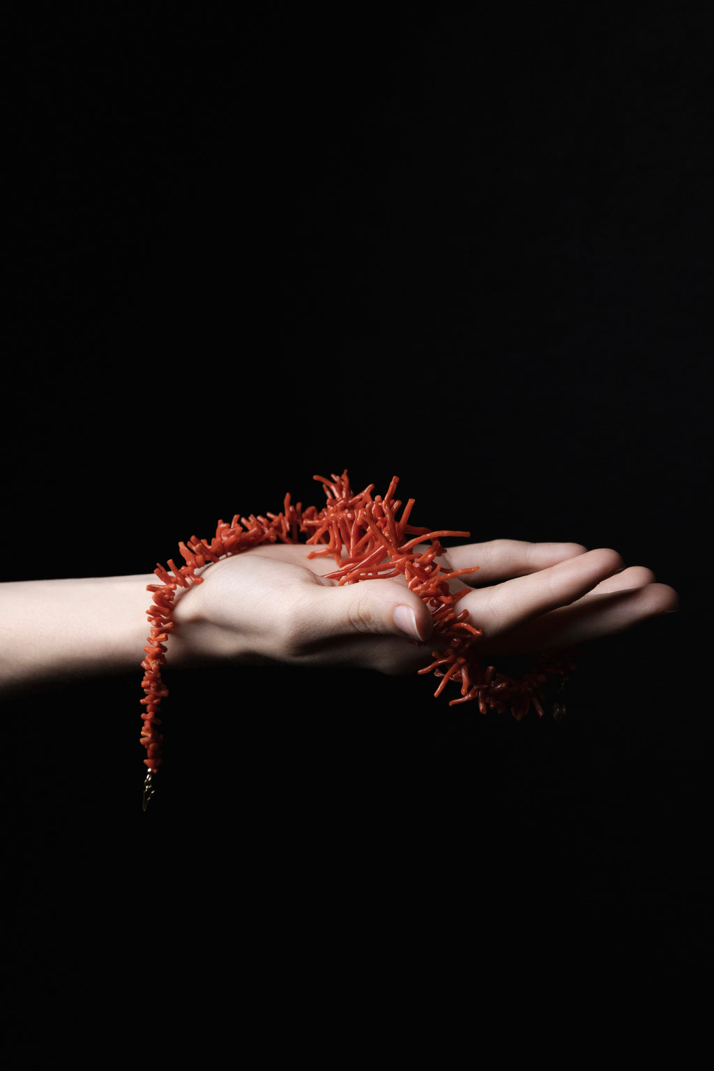 Collar de coral broche oro
