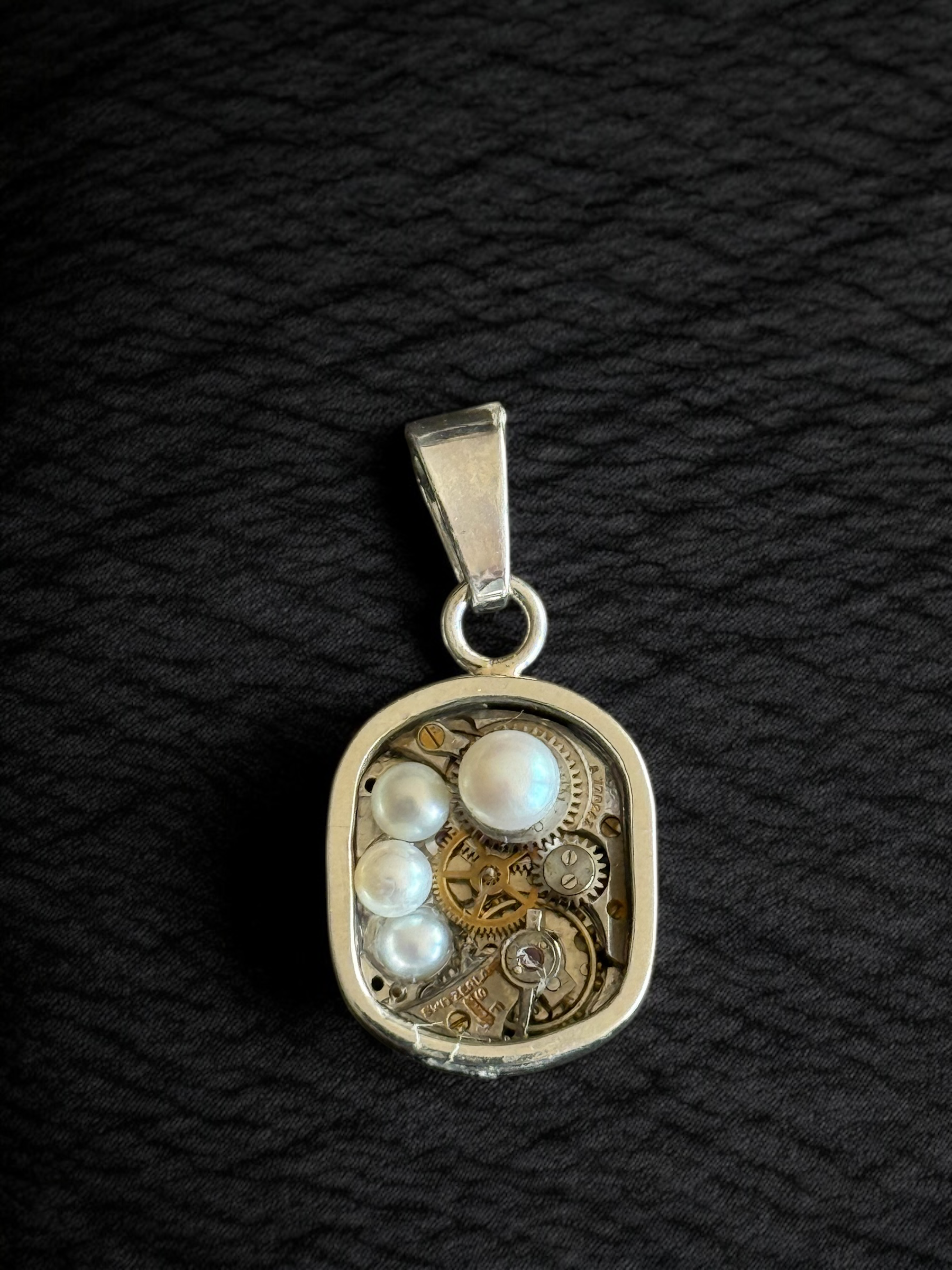 Dije reloj 4 Perlas