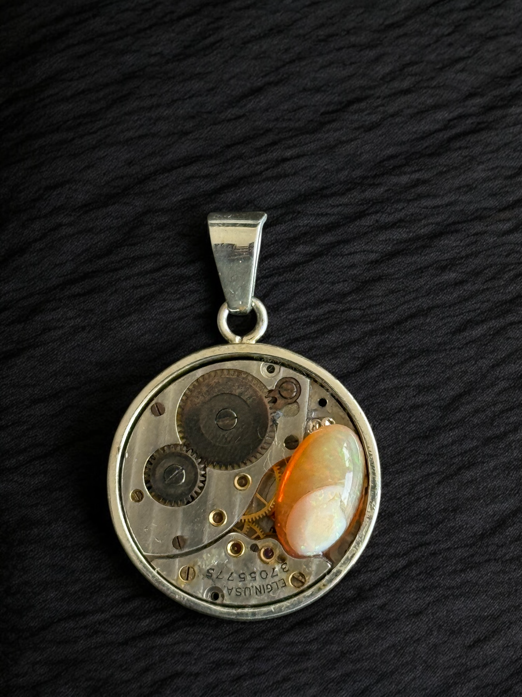 Dije reloj Ópalo de magdalena .2