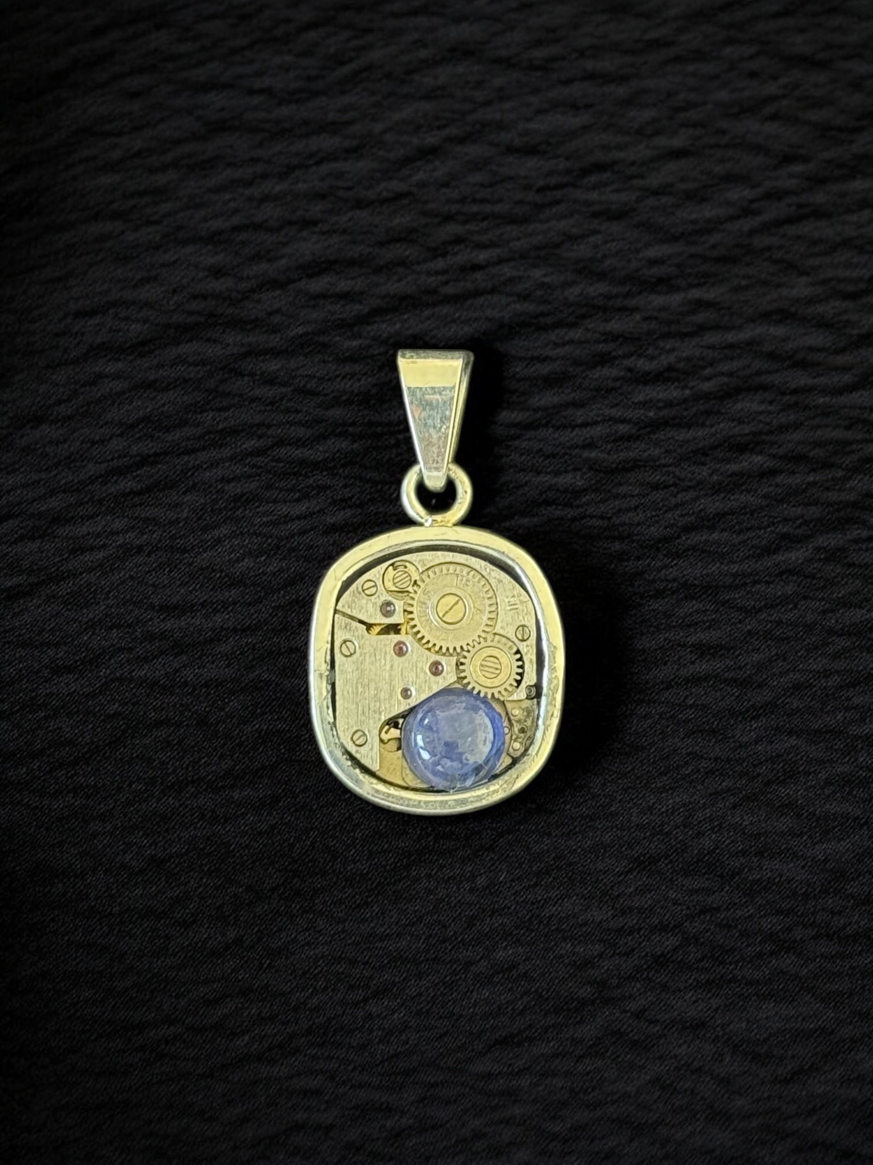 Dije reloj  Tanzanita cabujona redonda
