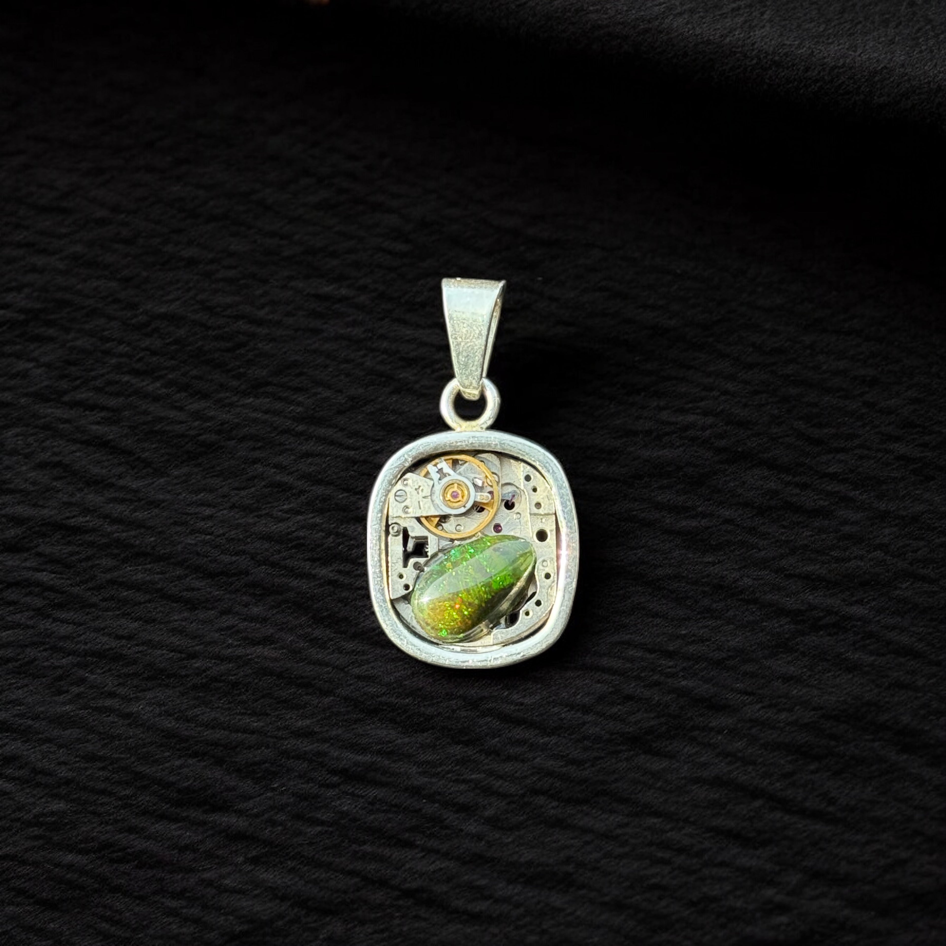 Dije reloj Ópalo verde
