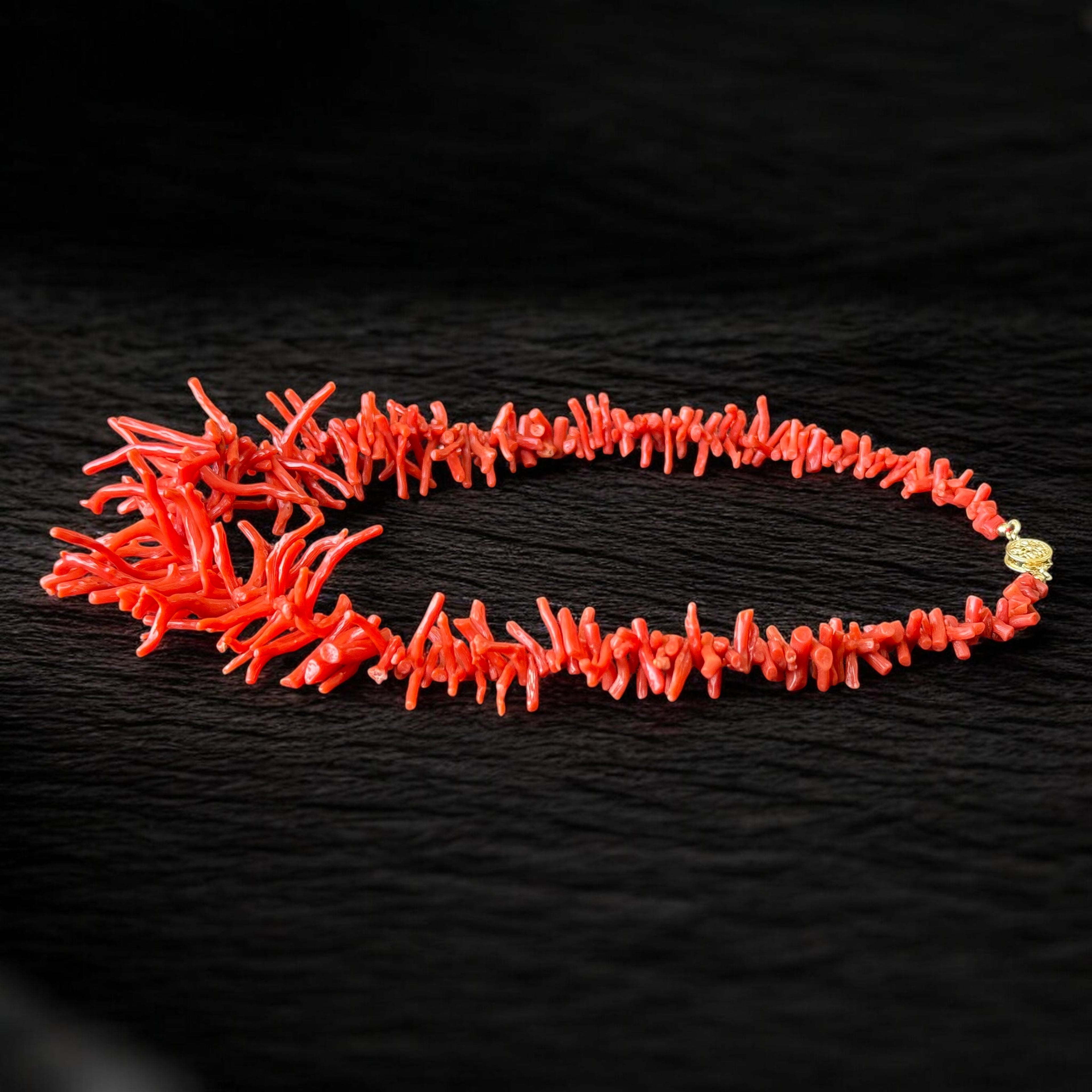 Collar de coral broche oro