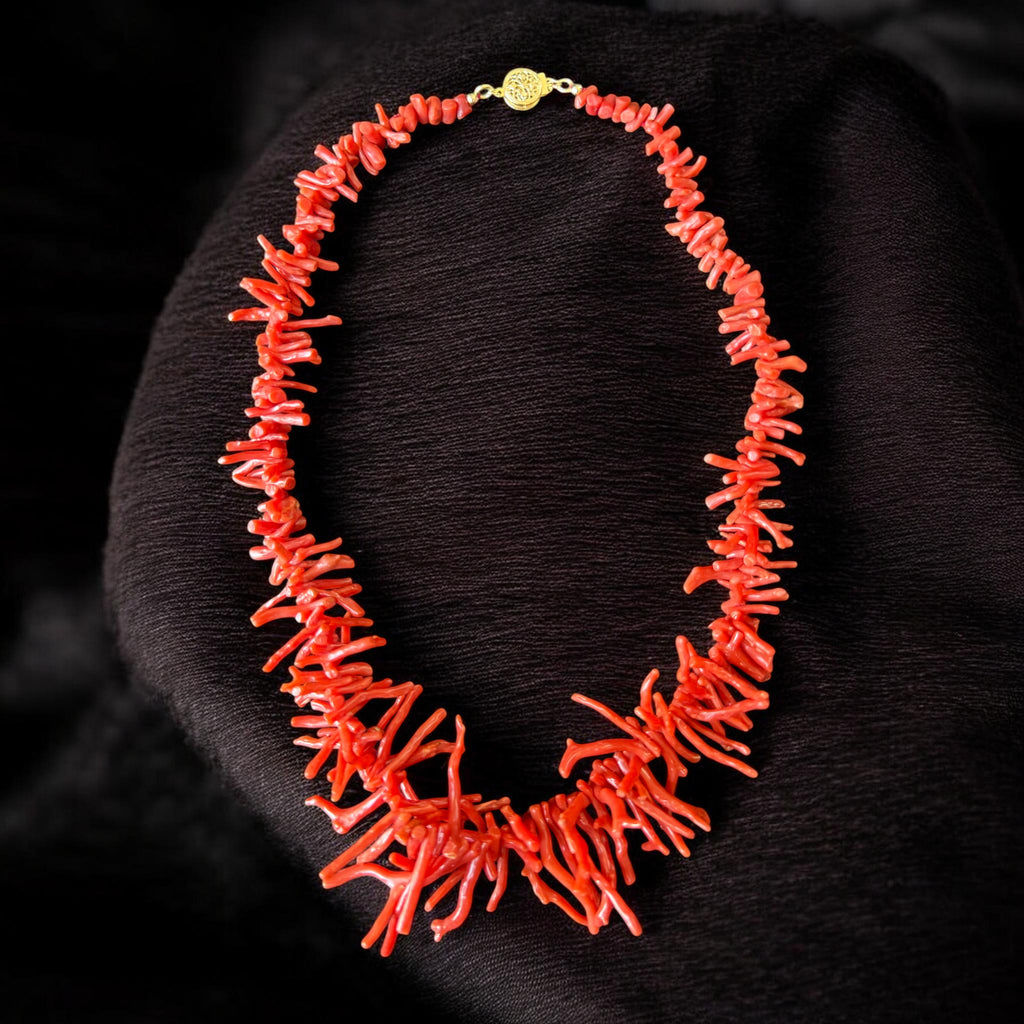 Collar de coral broche oro