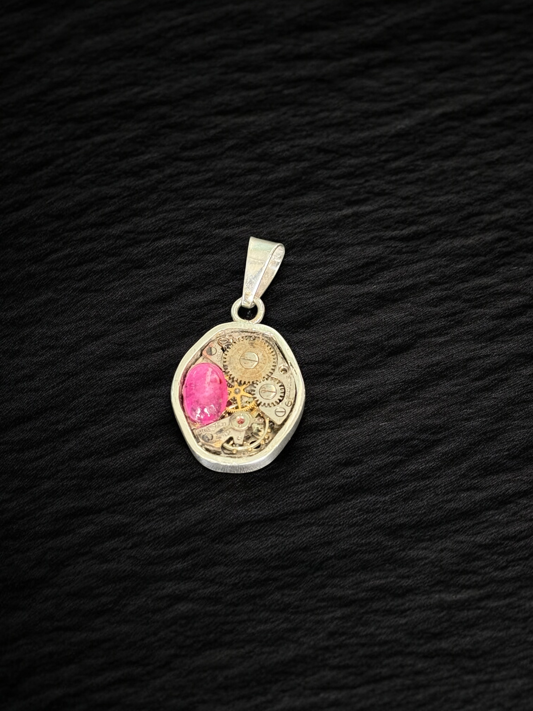 Dije reloj Rubie Grande