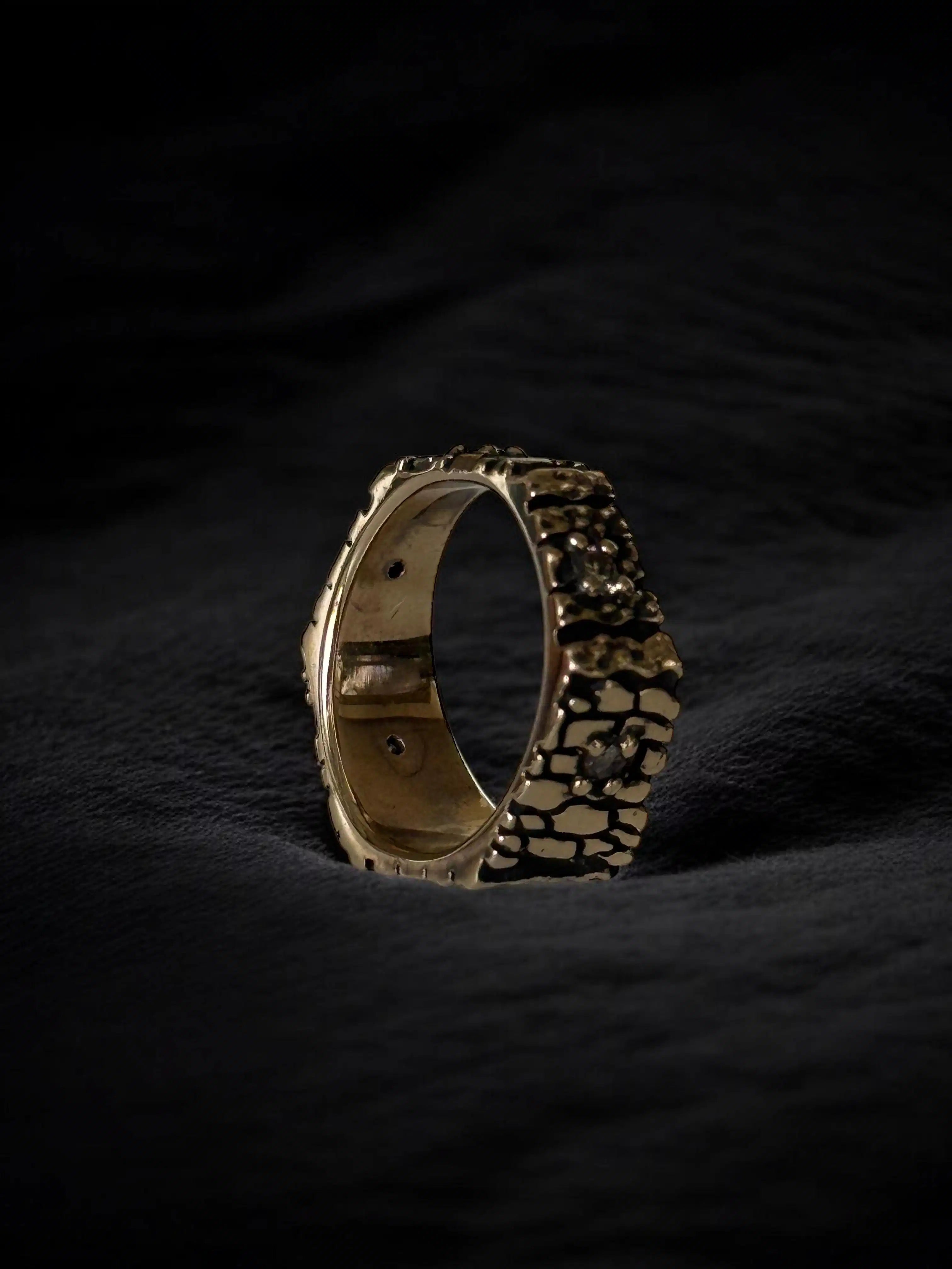 Anillo Sexto Lamento — Oro amarillo