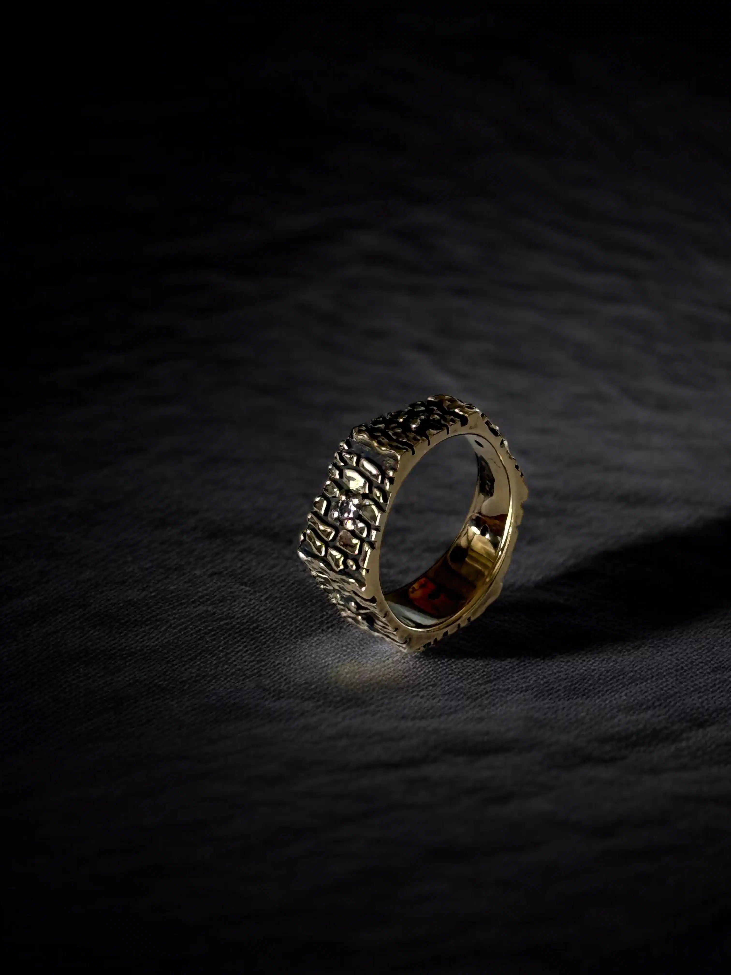 Anillo Sexto Lamento — Oro amarillo