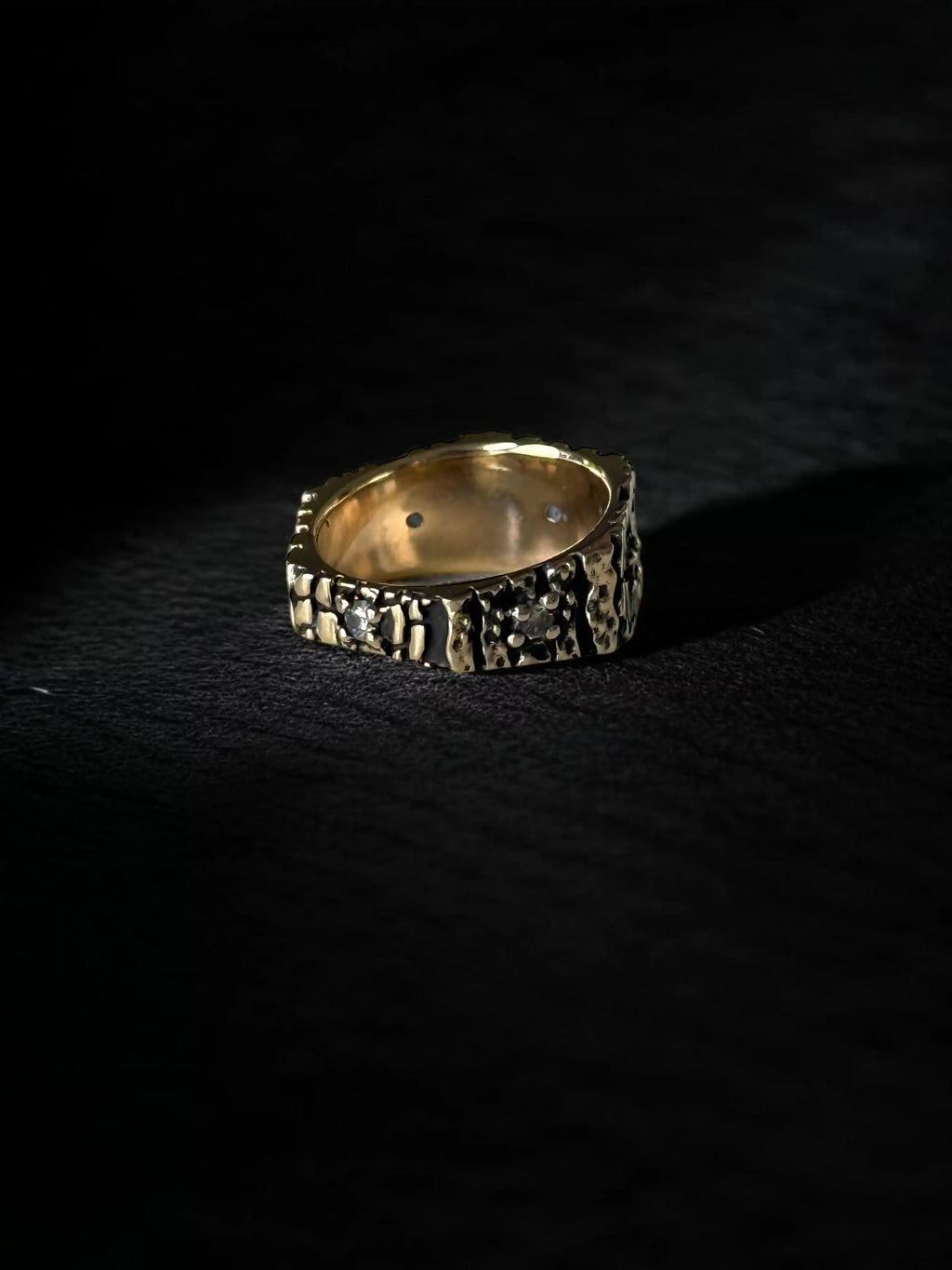 Anillo Sexto Lamento — Oro amarillo