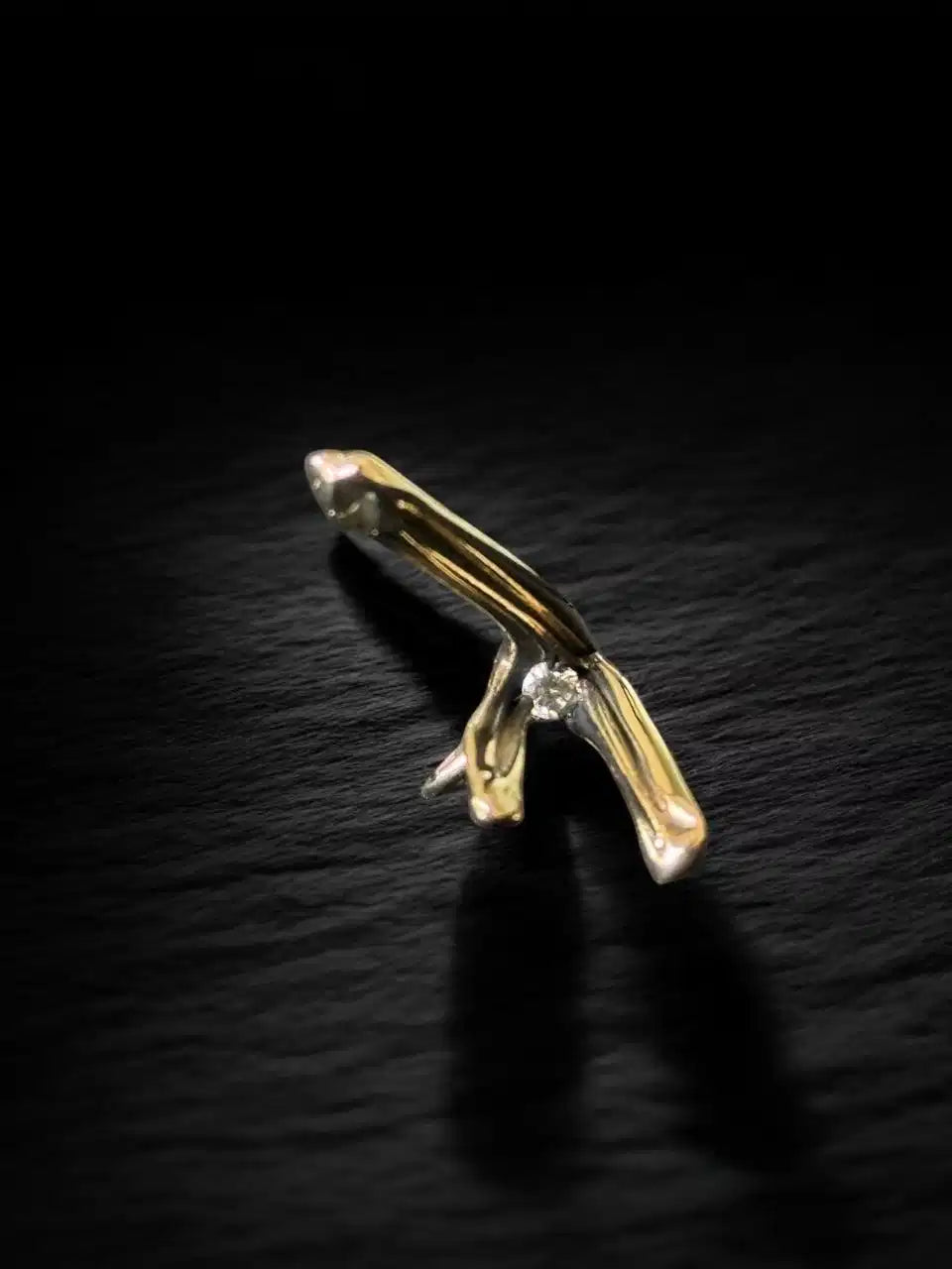 Dije Tótem de ceniza — Oro amarillo